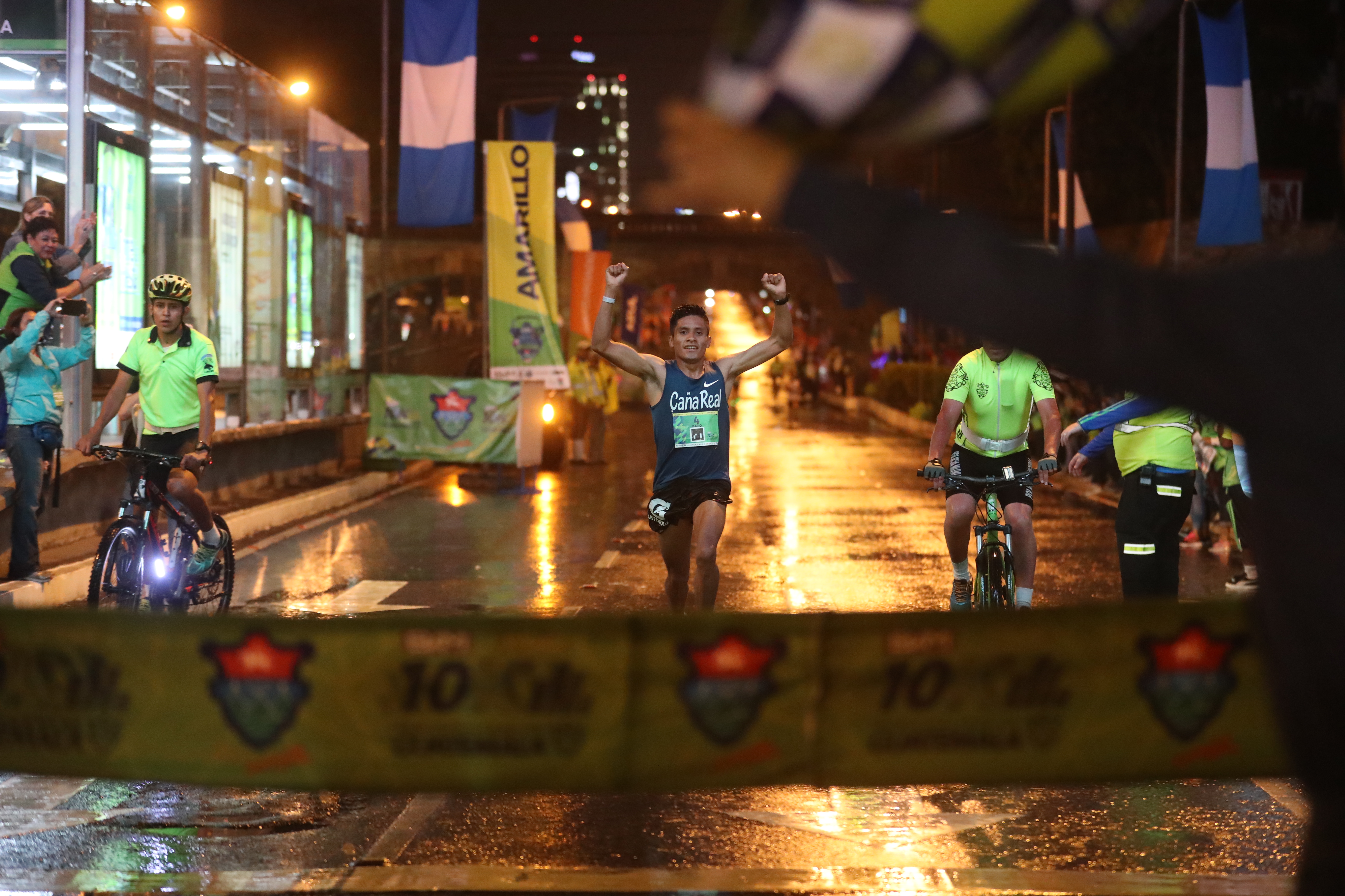 Mario Pacay, al momento de ingresar a la meta. (Foto Prensa Libre: Edwin Fajardo)