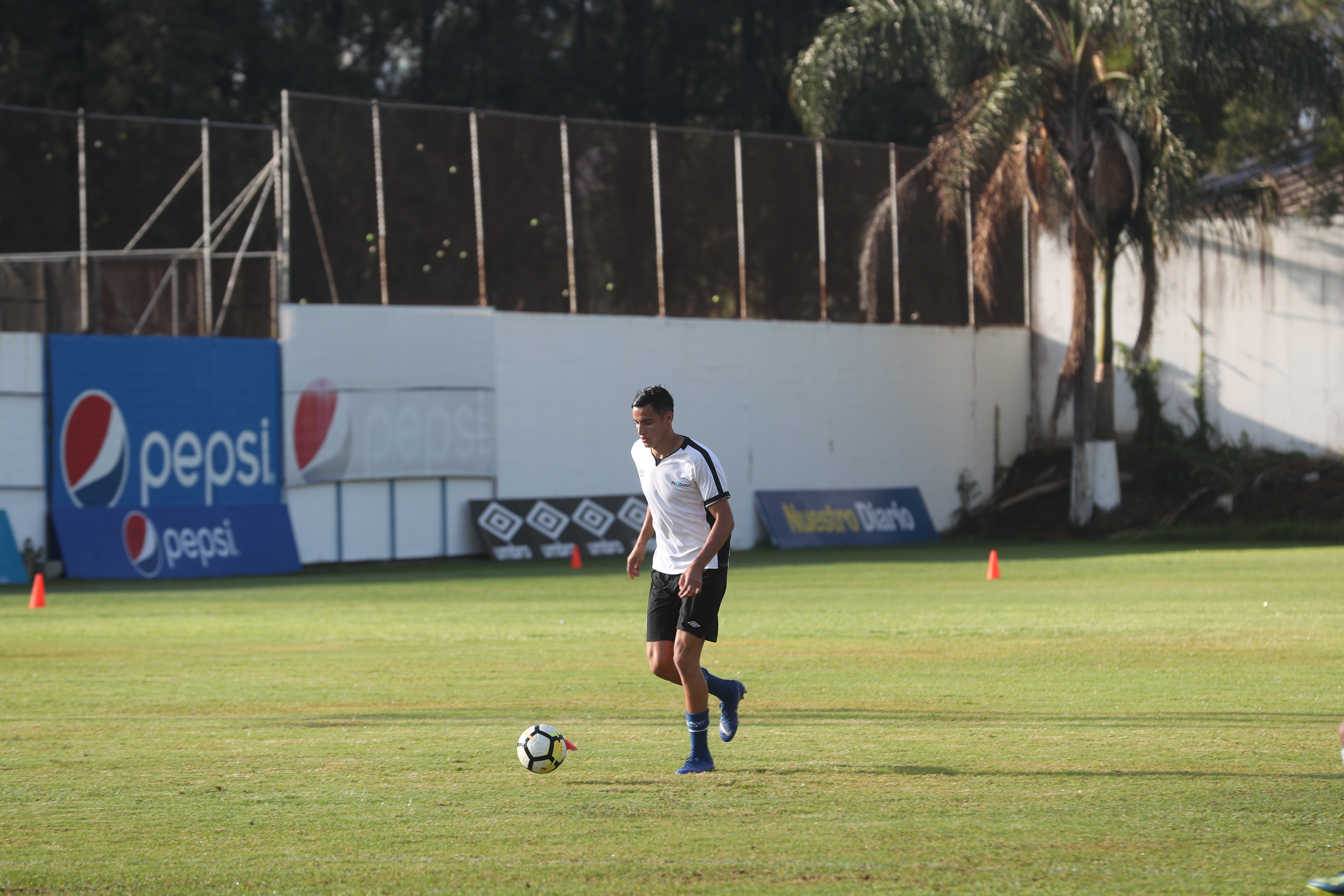 El delantero jutiapaneco José Carlos Martínez es una de la opciones a la ofensiva que tendrá el timonel de la Bicolor Sub 23, Érick González, para el Torneo Esperanzas de Toulon, Francia (Foto Prensa Libre: Edwin Fajardo) 