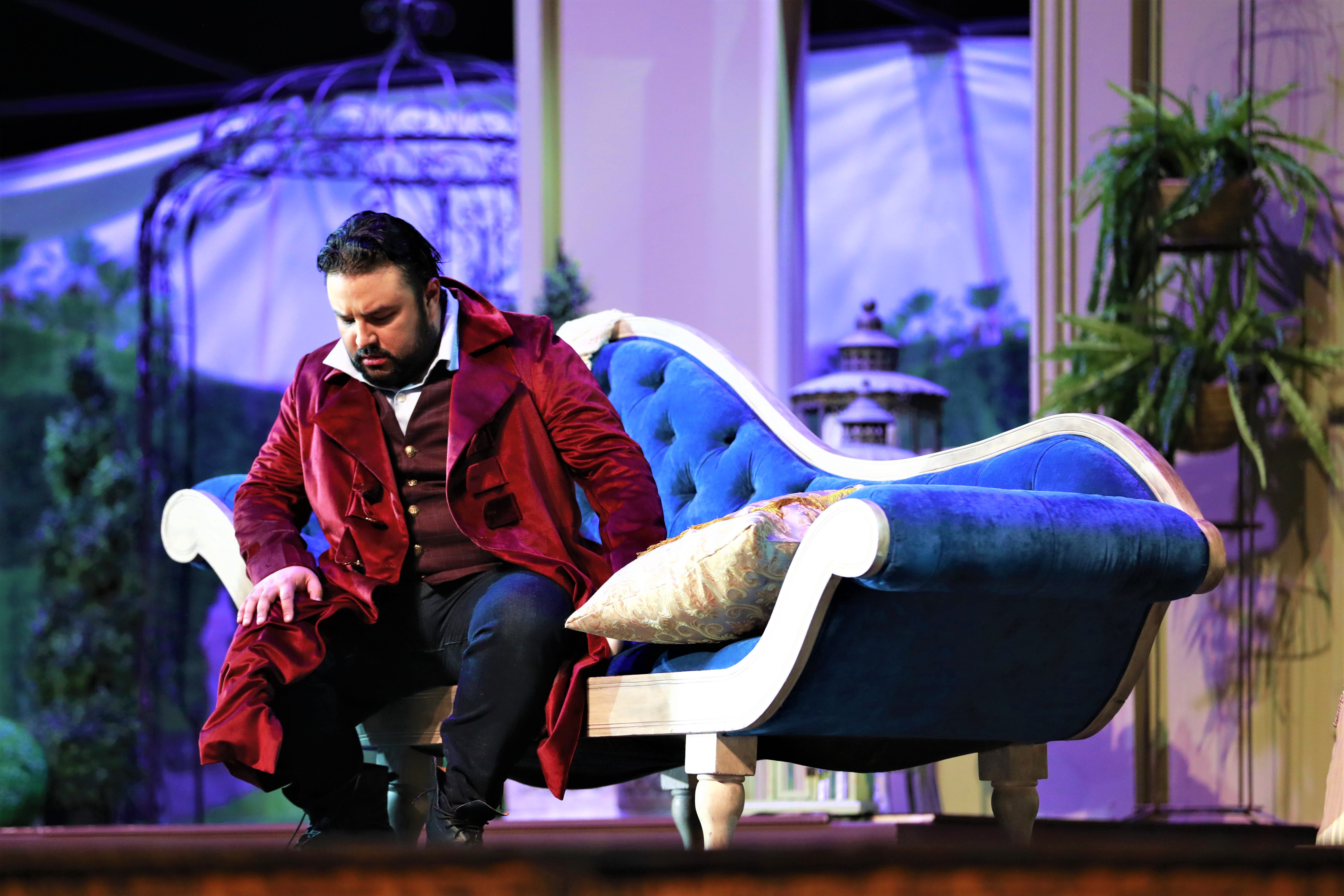 El tenor guatemalteco Mario Chang interpreta a Alfredo Germont en "La Traviata". (Foto Prensa Libre: Pablo Juárez Andrino)