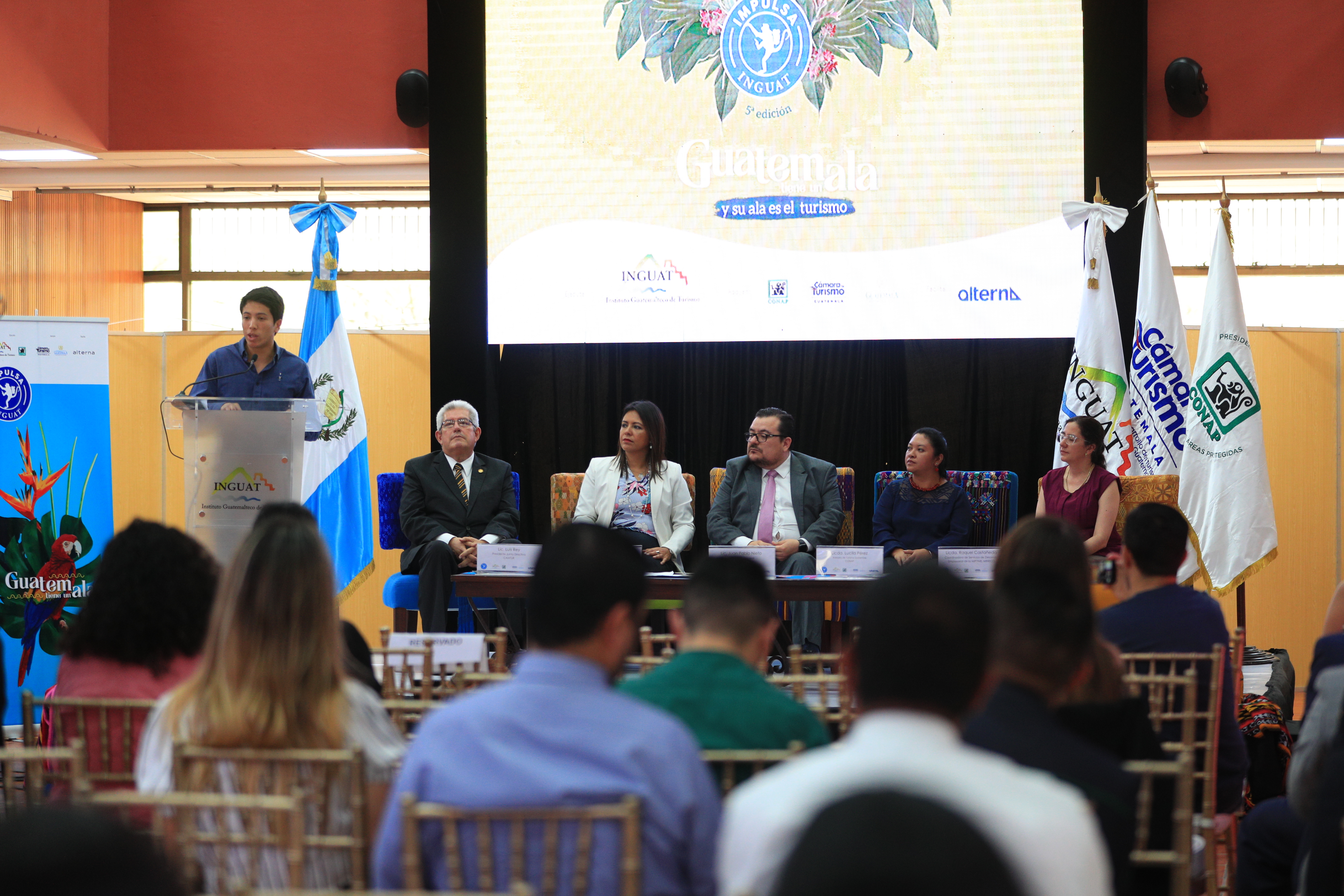(De izquierda a derecha) Luis Rey, Ericka Guillermo, Juan Pablo Nieto, Lucila Pérez y Raquel Castañeda durante actividad del Inguat, donde se lanzó el programa Impulsa con la convocatoria a emprendimientos turísticos en su quinta edición. (Foto Prensa Libre: Carlos Hernández)
