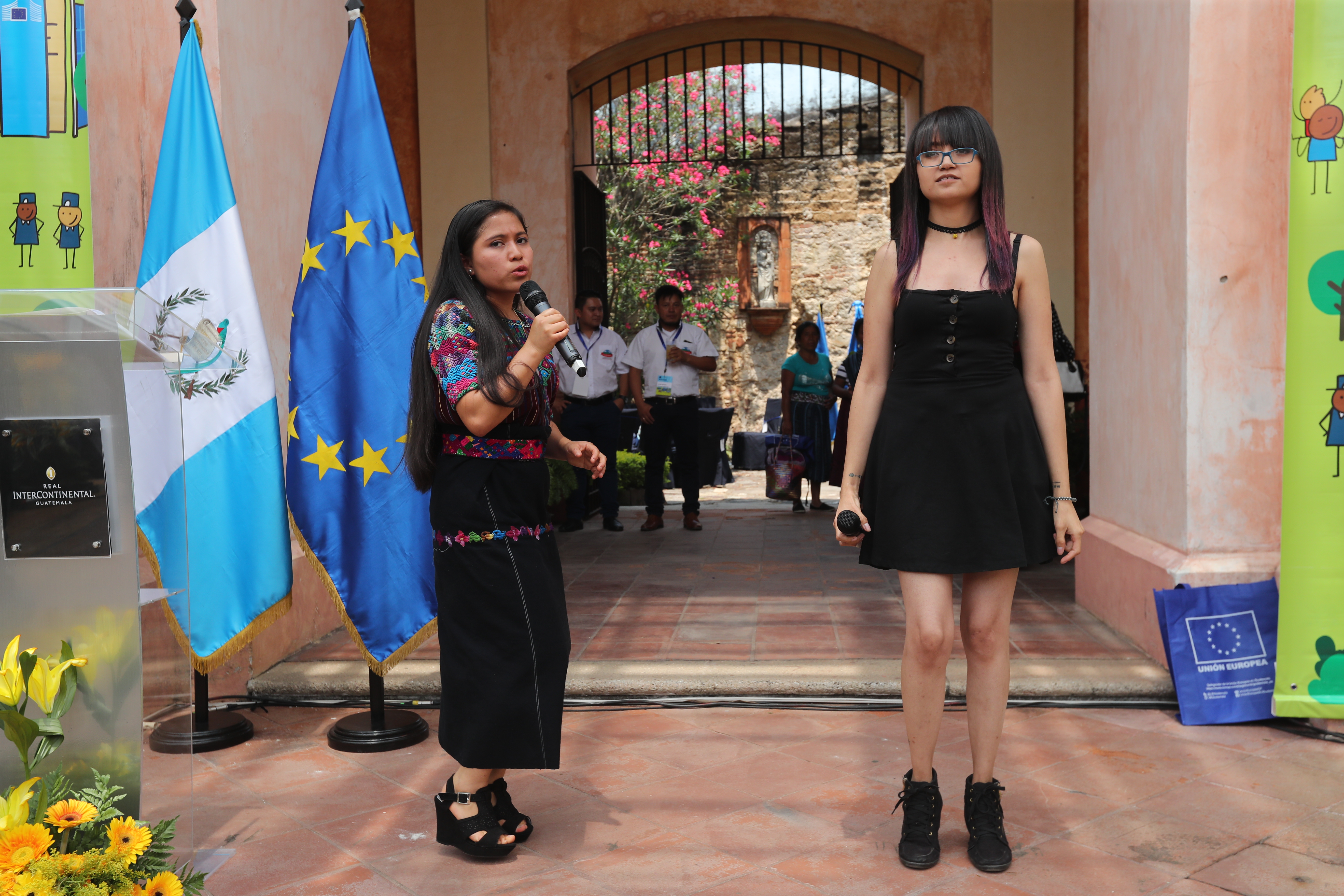 El grupo musical B'eyb'al participa en actividad realizada por la Unión Europea. (Foto Prensa Libre: Erick Ávila)
