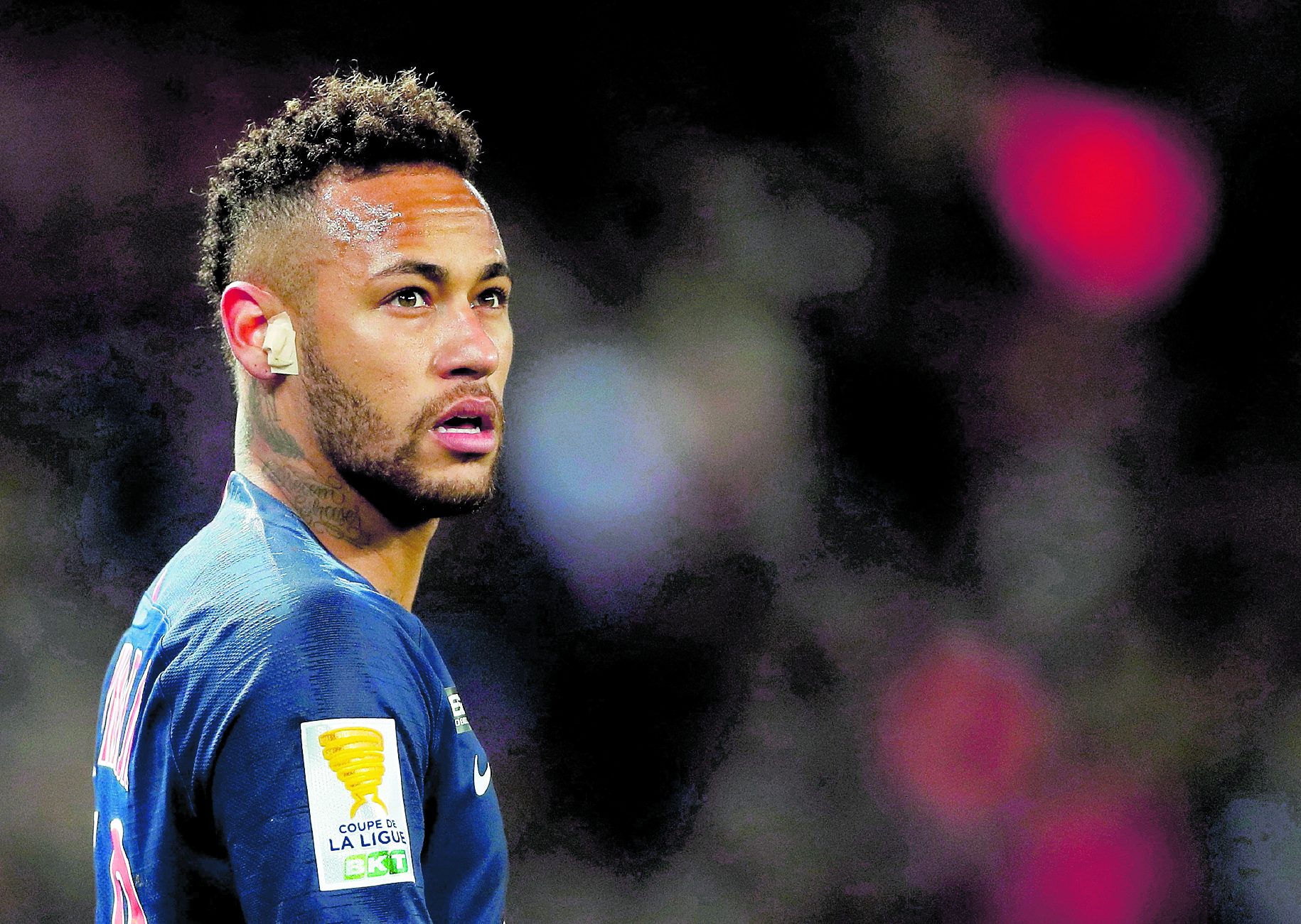 Neymar del París Saint Germain, podría cambiar de colores. (Foto Prensa Libre: EFE)