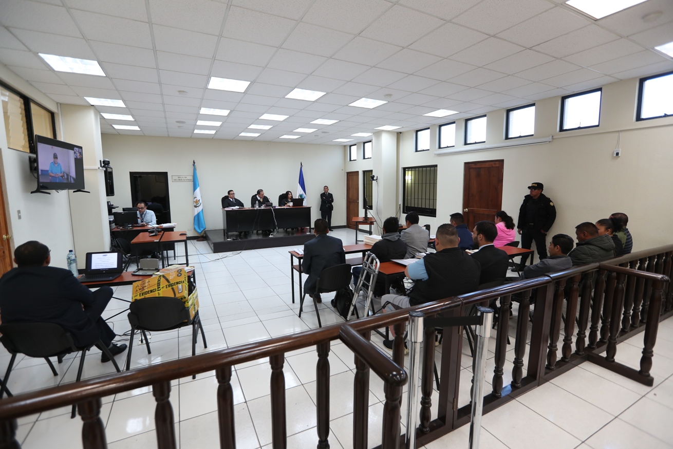 Rigoberto Morales estuvo presente al inicio de la audiencia por medio de videoconferencia, actualmente se encuentra recluido en Fraijanes II. (Foto Prensa Libre: María Longo) 