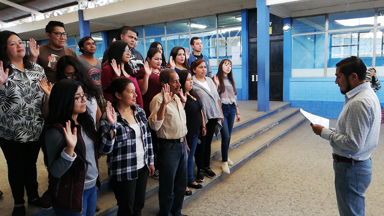 Junta Electoral Municipal  de Quetzaltenango juramentó a los integrantes de Juntas Receptoras de Votos. (Foto Prensa Libre: Mynor Toc) 