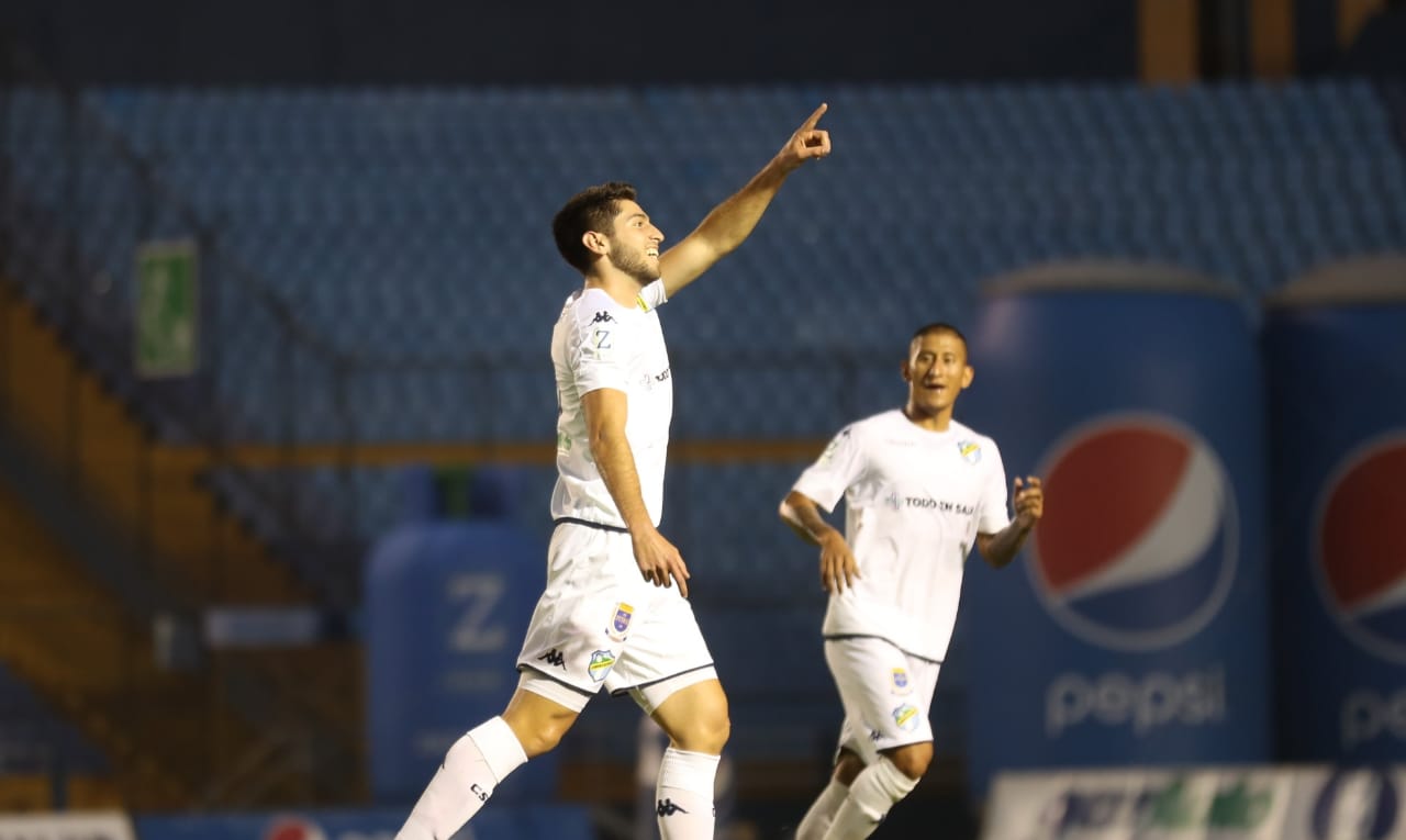 Nicolás Samayoa anotó su primer tanto en la Liga Nacional con Comunicaciones. (Foto Prensa Libre: Carlos Vicente) 