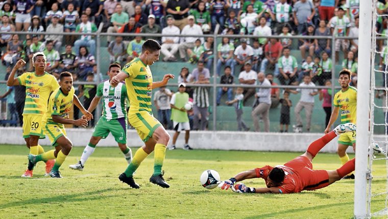 Los equipos deberán jugar siempre con seis nacionales al mismo tiempo. (Foto Prensa Libre: Hemeroteca)