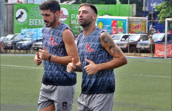 Enzo Herrera, delantero uruguayo, durante el trabajo de Malacateco. (Foto Prensa Libre: Alex Coyoy).