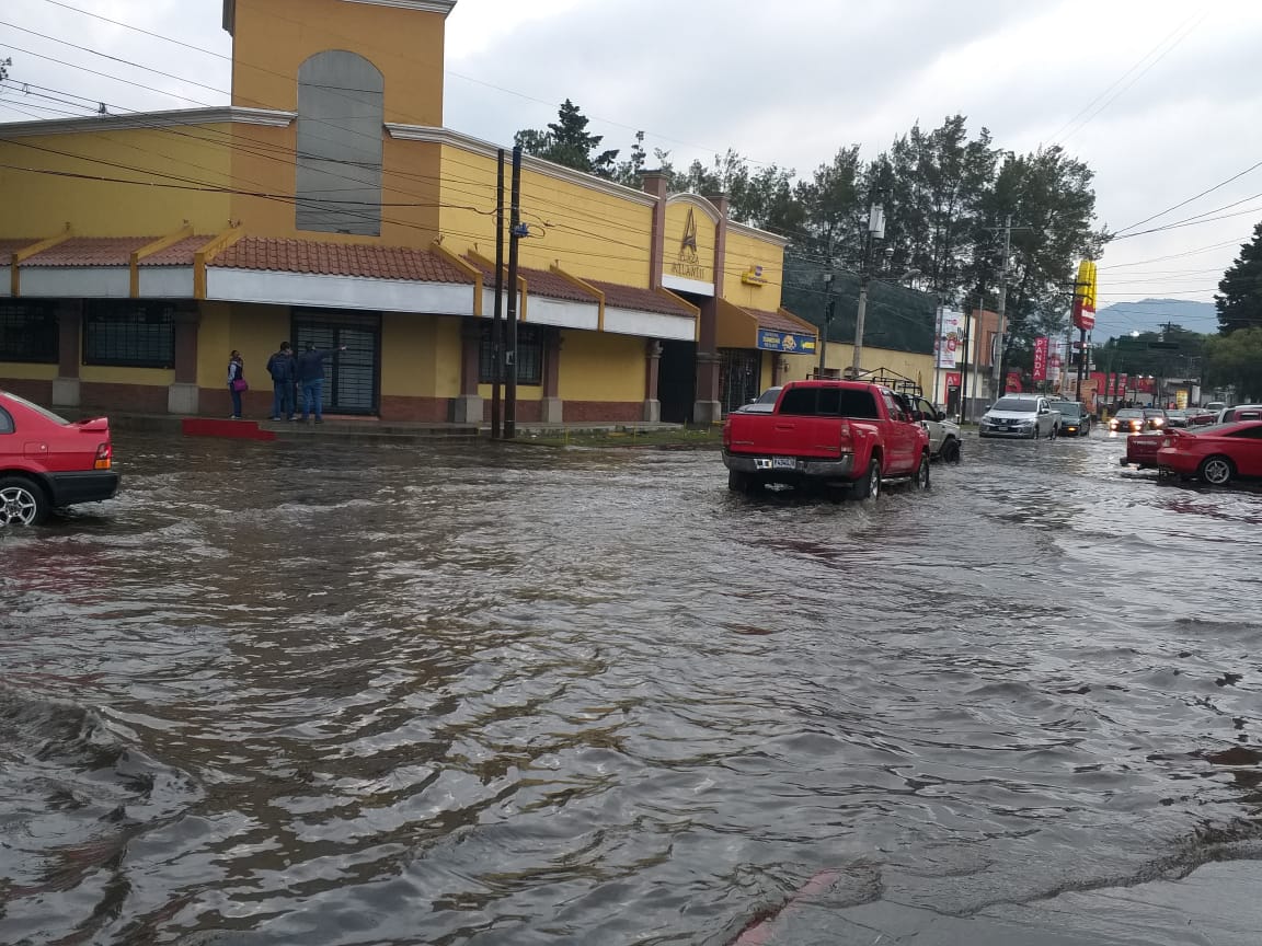 Inundación en la cabecera de Quetzaltenango. (Foto Prensa Libre: Diego López)