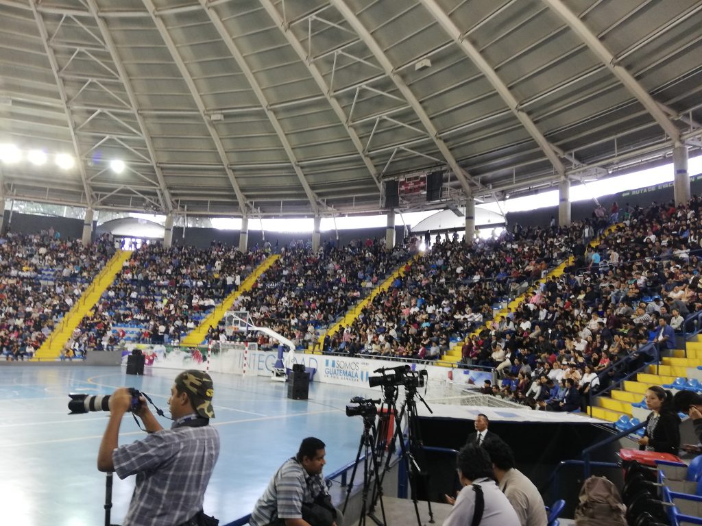 Juramentación de las Juntas Receptoras de Votos del Distrito Central en el Polideportivo del Domo de la zona 13. (Foto: Prensa Libre)