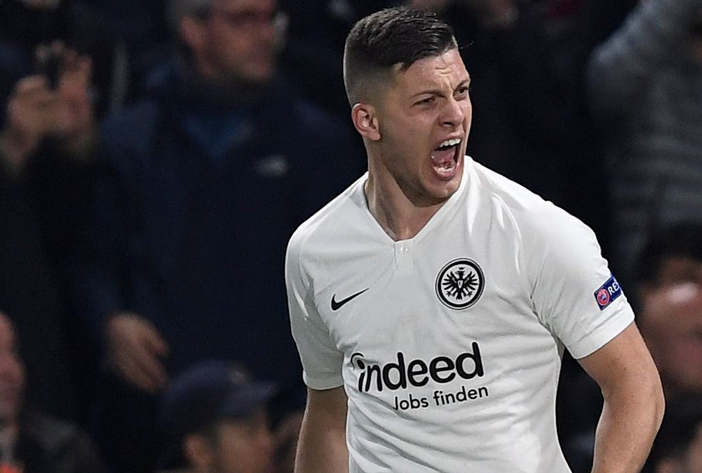 El serbio Luka Jovic ha sido una de las figuras goleadoras en el torneo de Alemania. (Foto Prensa Libre: AFP).