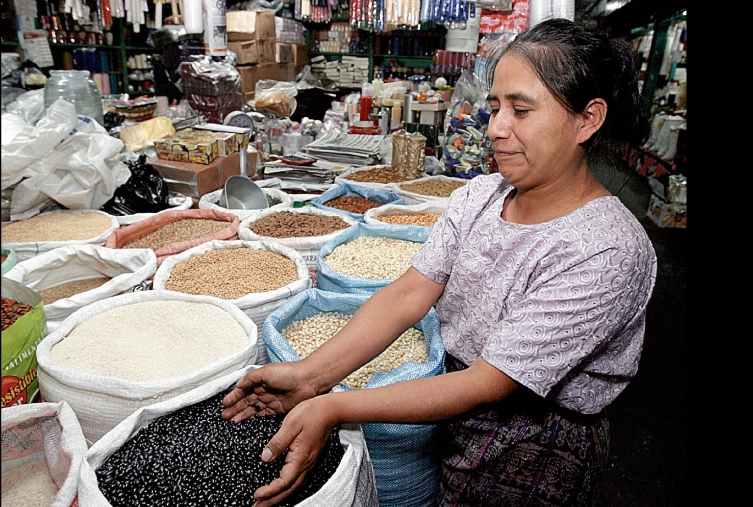 Los mercados capitalinos han recibido visitas de varios candidatos a la alcaldía. (Foto Prensa Libre: Hemeroteca PL)