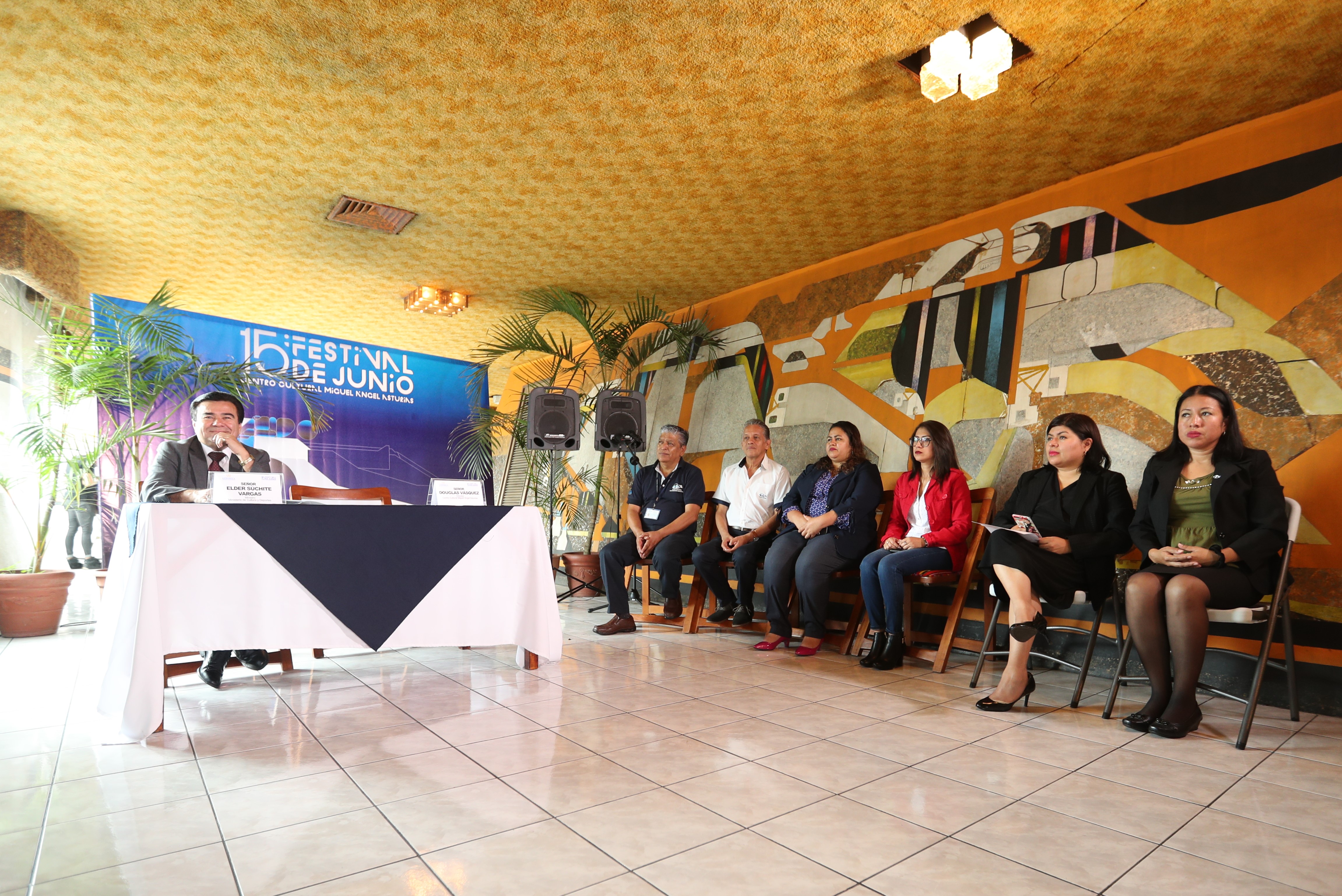 Mesa técnica del Centro Cultural Miguel Ángel Asturias. (Foto Prensa Libre: Fátima Herrera).