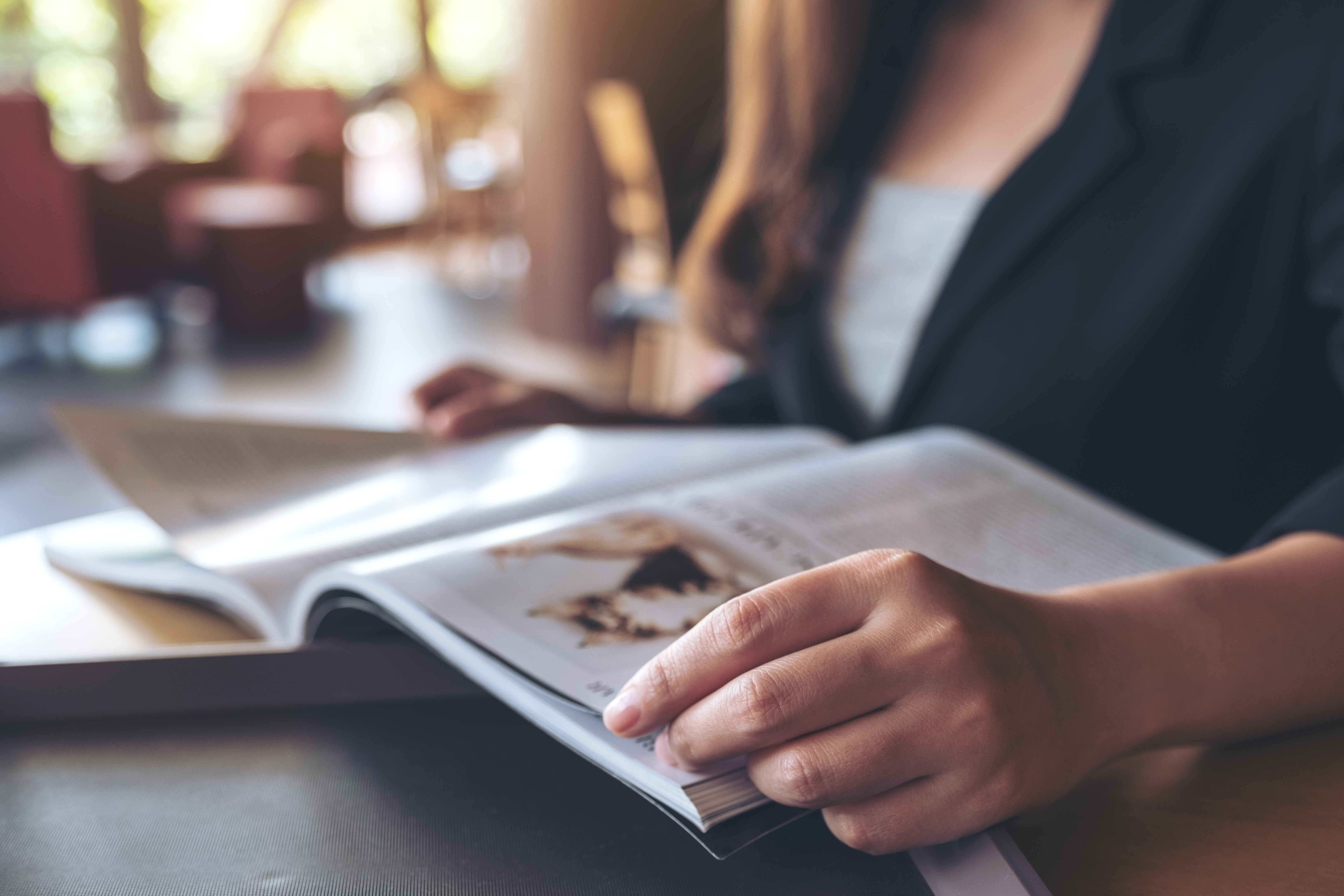 La lectura es un hábito que tiene efectos positivos en la salud. (Foto Prensa Libre: Servicios).