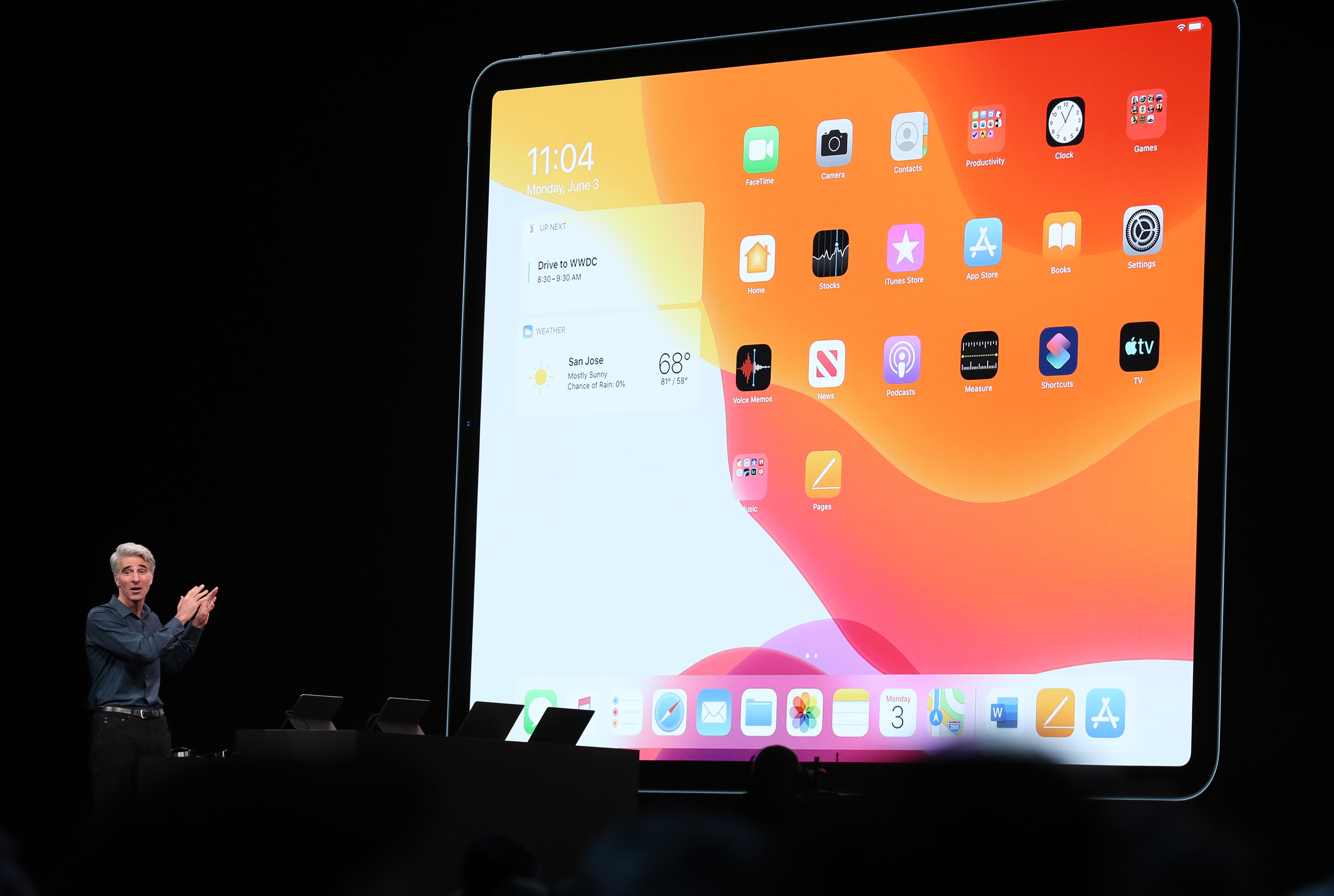 Craig Federighi, vicepresidente de software en Apple, presentó las novedades de la iPad Pro, en el pasado WWDC (Foto Prensa Libre: AFP).