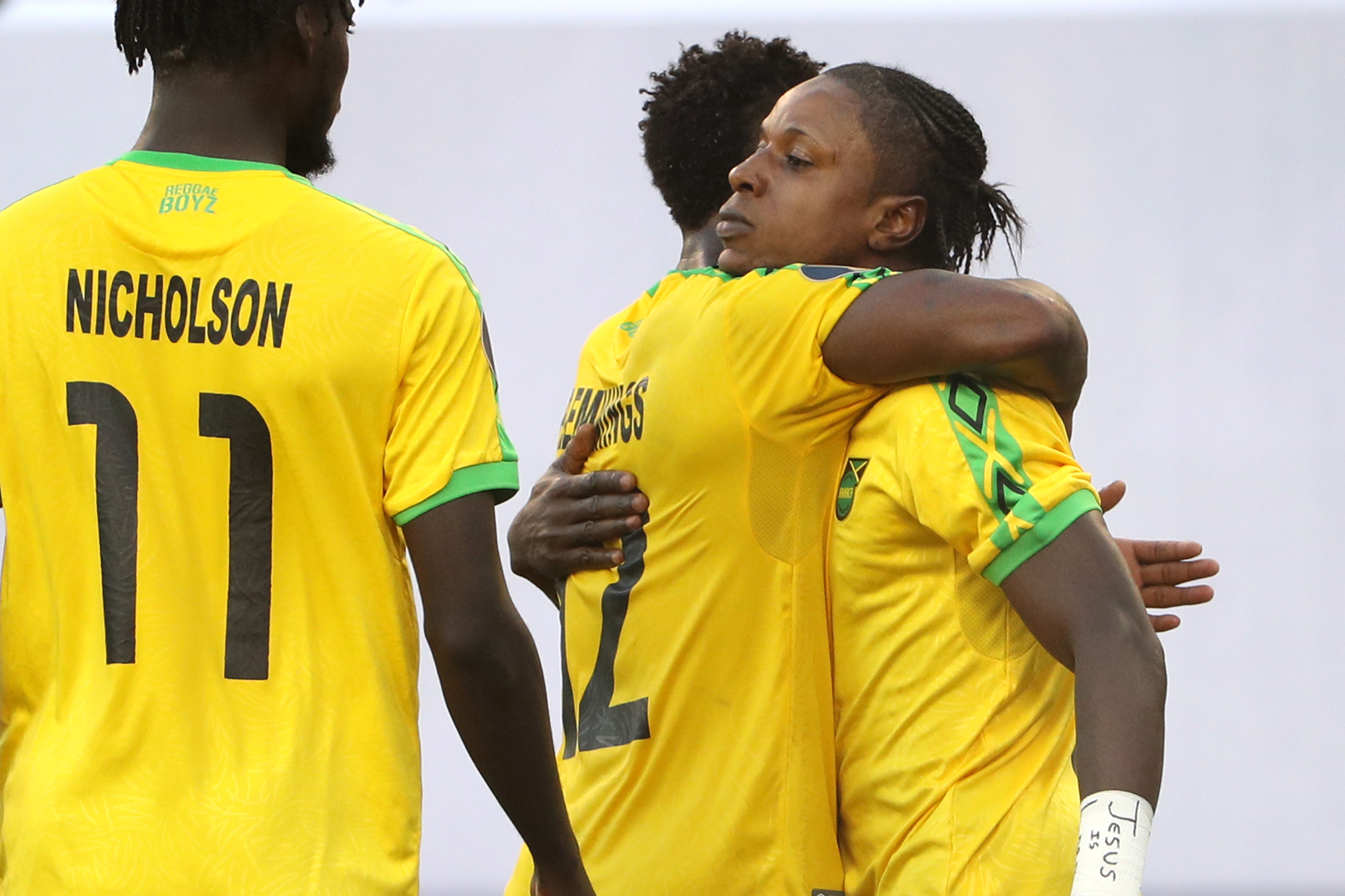 Darren Mattocks festeja después de anotar desde el punto penal. (Foto Prensa Libre: AFP)