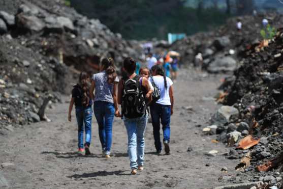 Después de un año hay varias personas que aún continúan en albergues temporales.  Foto Prensa Libre: Carlos Hernández