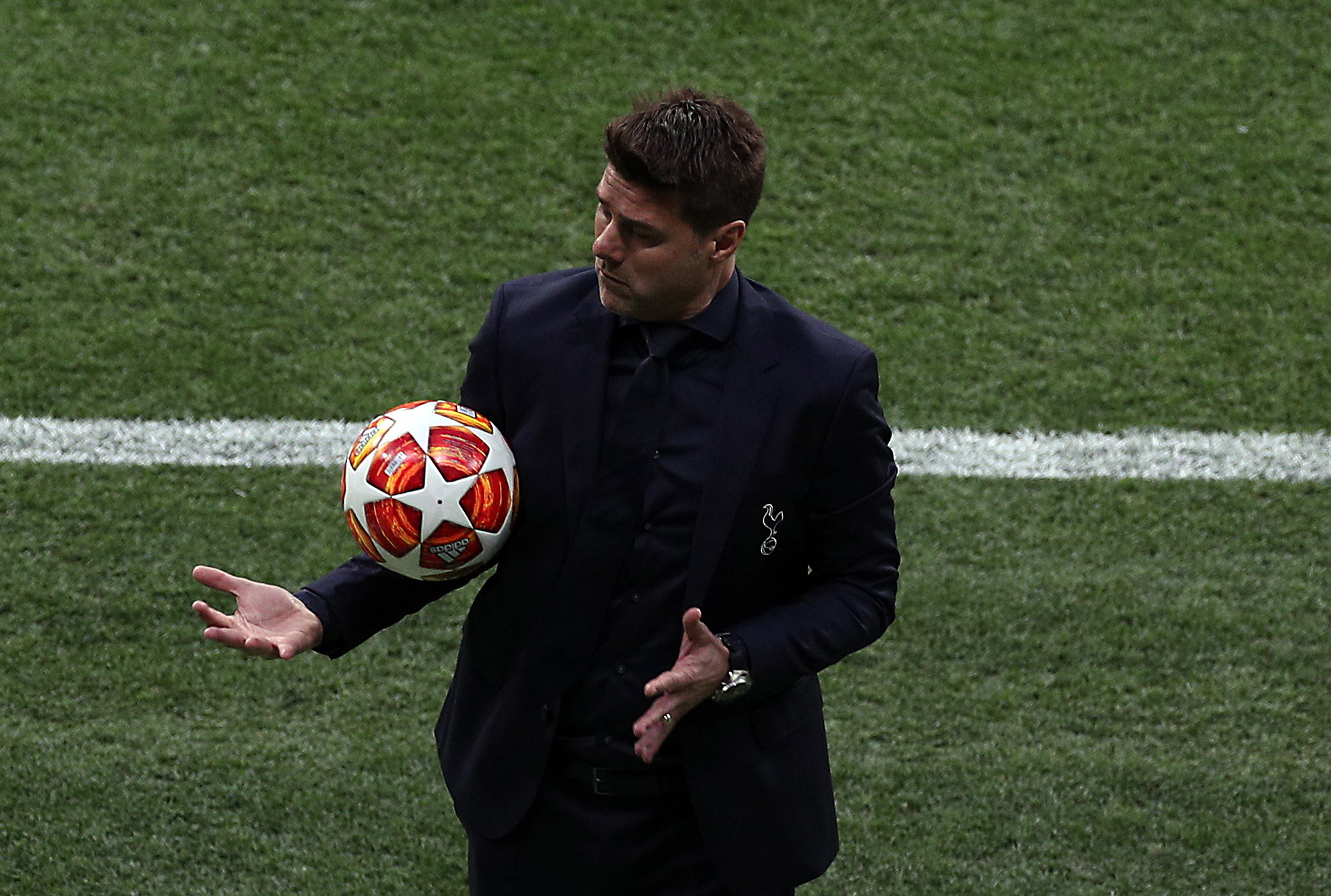 El técnico argentino Mauricio Pochettino confiesa que sufrió la eliminación de la Champions, así como en el Mundial del 2002. (Foto Prensa Libre: EFE)