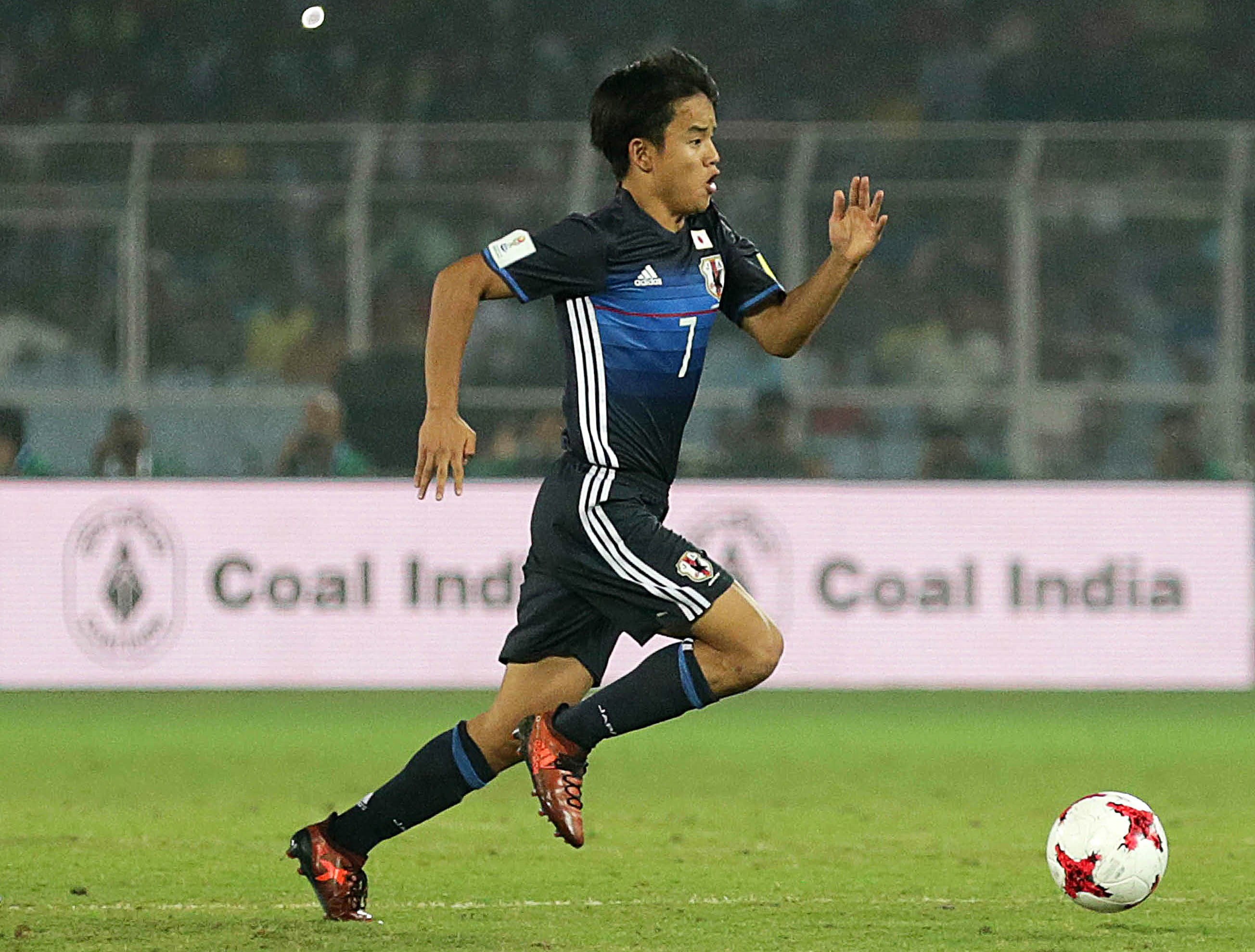 El centrocampista japonés Takefusa Kubo en acción durante un partido de octavos del Mundial Sub-17. (Foto Prensa Libre: EFE)