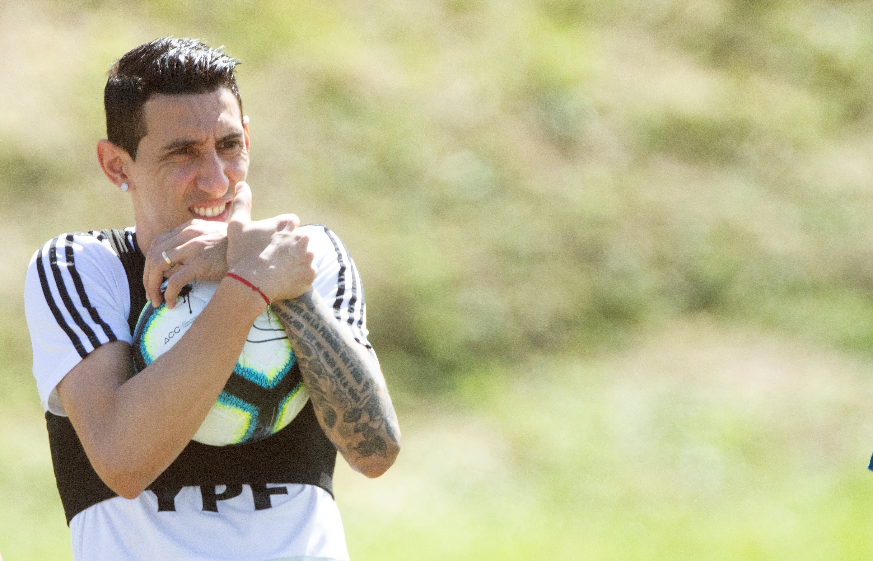 El jugador de la selección de Argentina Ángel Di María durante el entrenamiento. (Foto Prensa Libre: EFE)