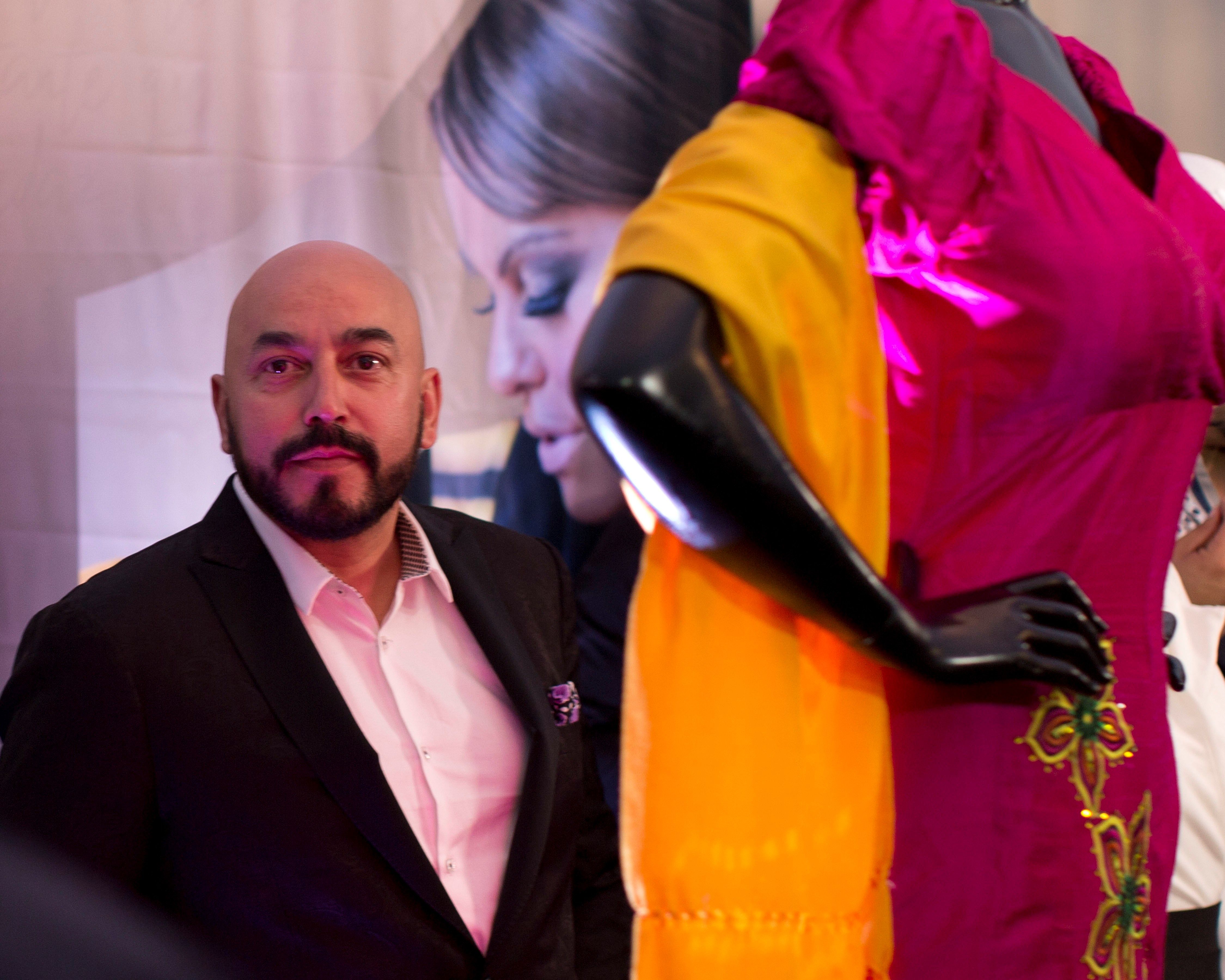 AME5397. LONG BEACH (ESTADOS UNIDOS), 21/06/2019.-Lupillo Rivera, hermano de la fallecida diva de la música de banda Jenni Rivera, habla con la prensa este jueves sobre la nueva canción que se lanzará el 2 de julio de 2019, en Long Beach (Estados Unidos) brother of the late Jenni Rivera's family speak to members of the media on Thursday 20 June, 2019 about the new song that will be release on July 2 2019. EFE/ Armando Arorizo