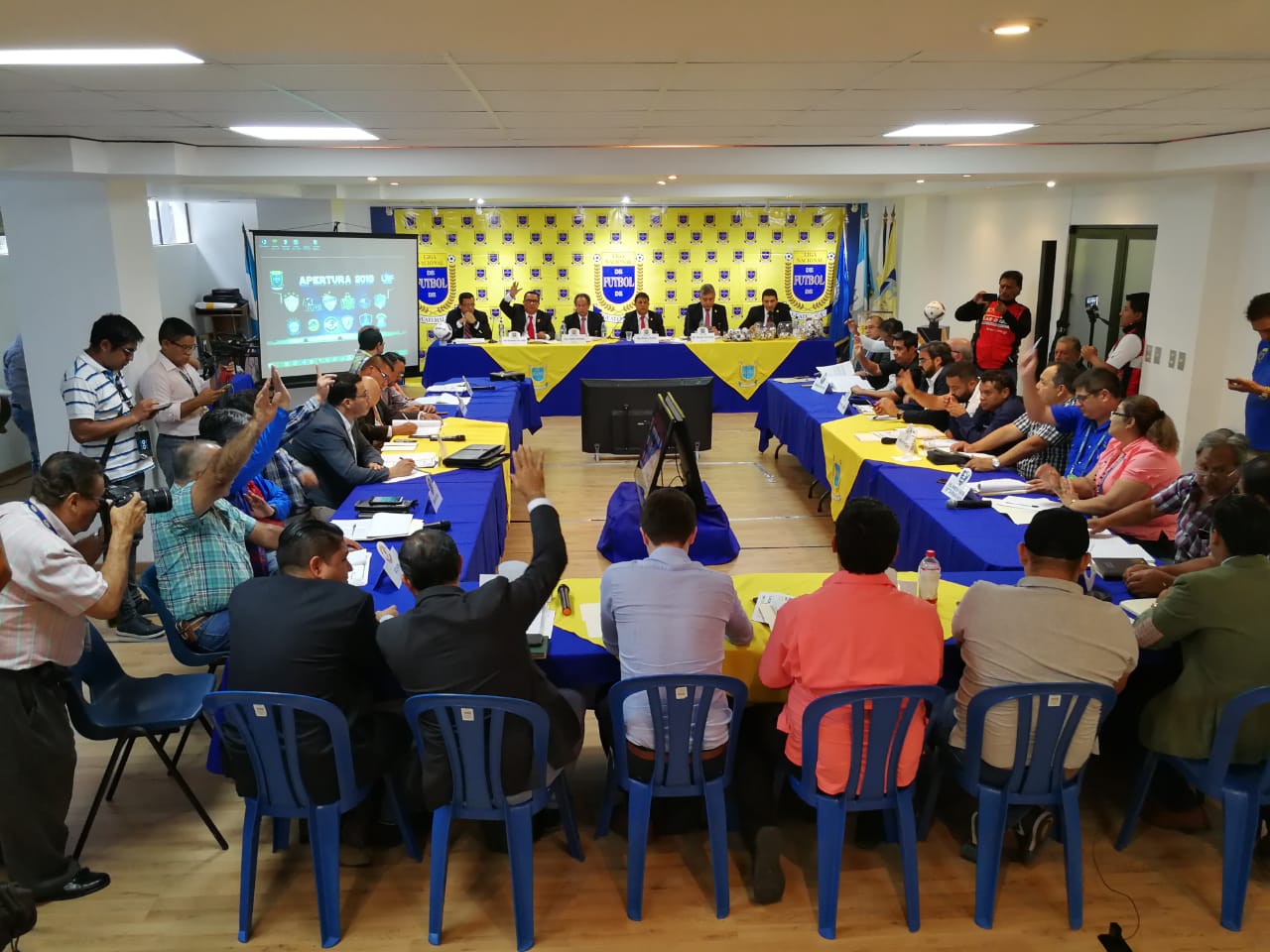 Dirigentes de los equipos de la Liga Nacional, durante de la asamblea general. (Foto Prensa Libre: Francisco Sánchez)