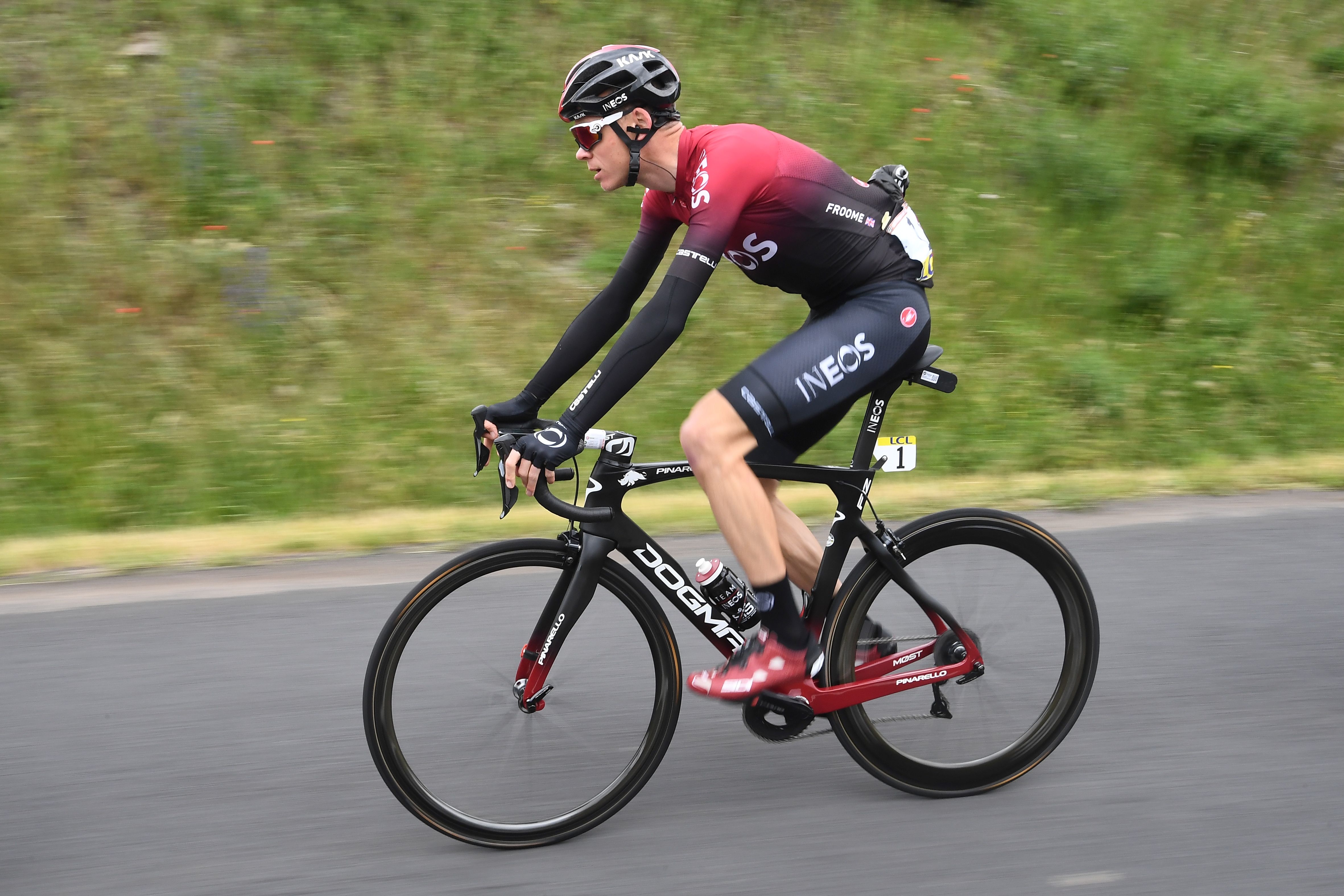 Christopher Froome en su bicicleta durante uno de los entrenamientos. (Foto Prensa Libre: AFP)