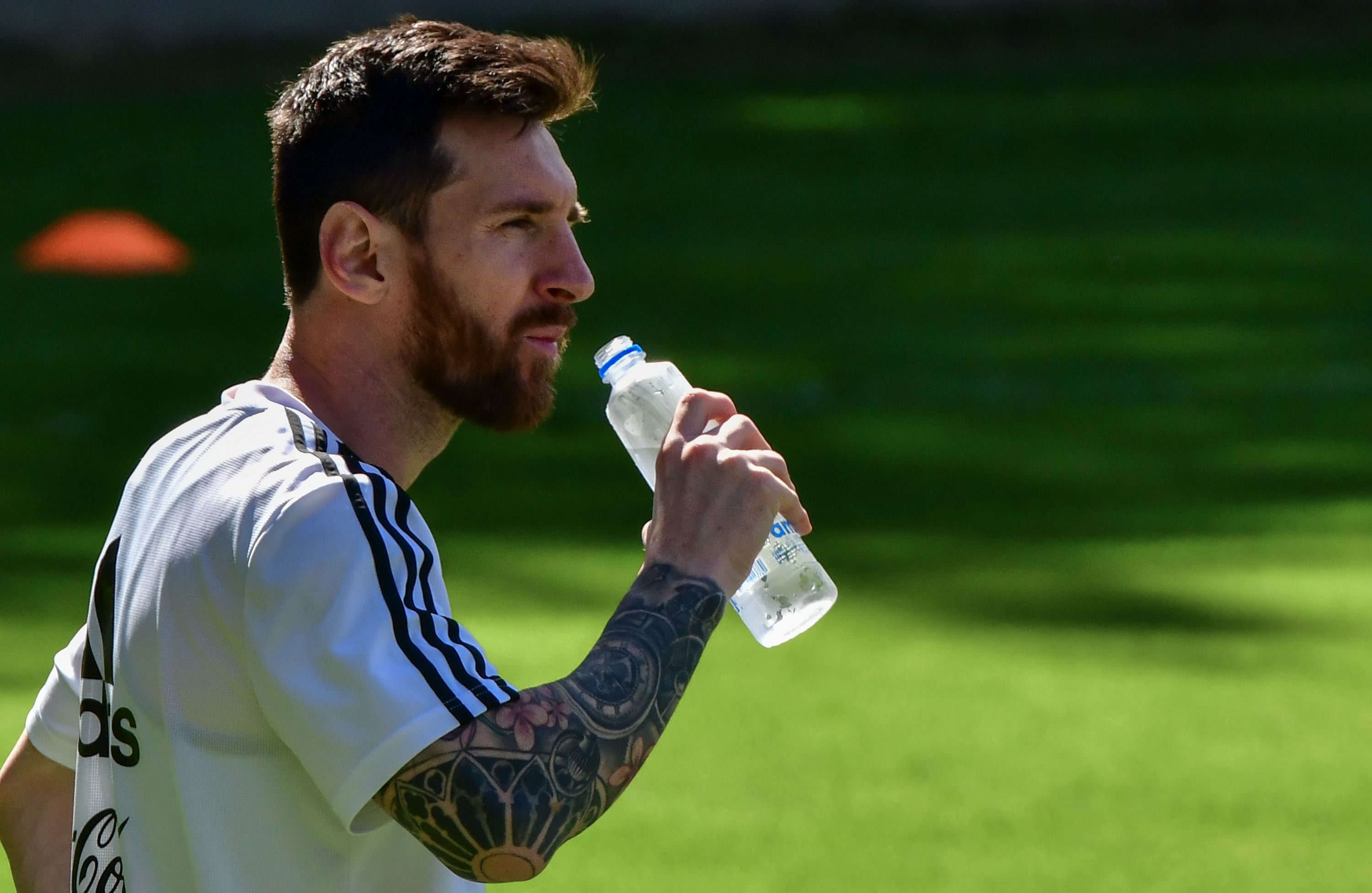 Lionel Messi se prepara para enfrentar a la Selección de Paraguay. (Foto Prensa Libre: AFP)