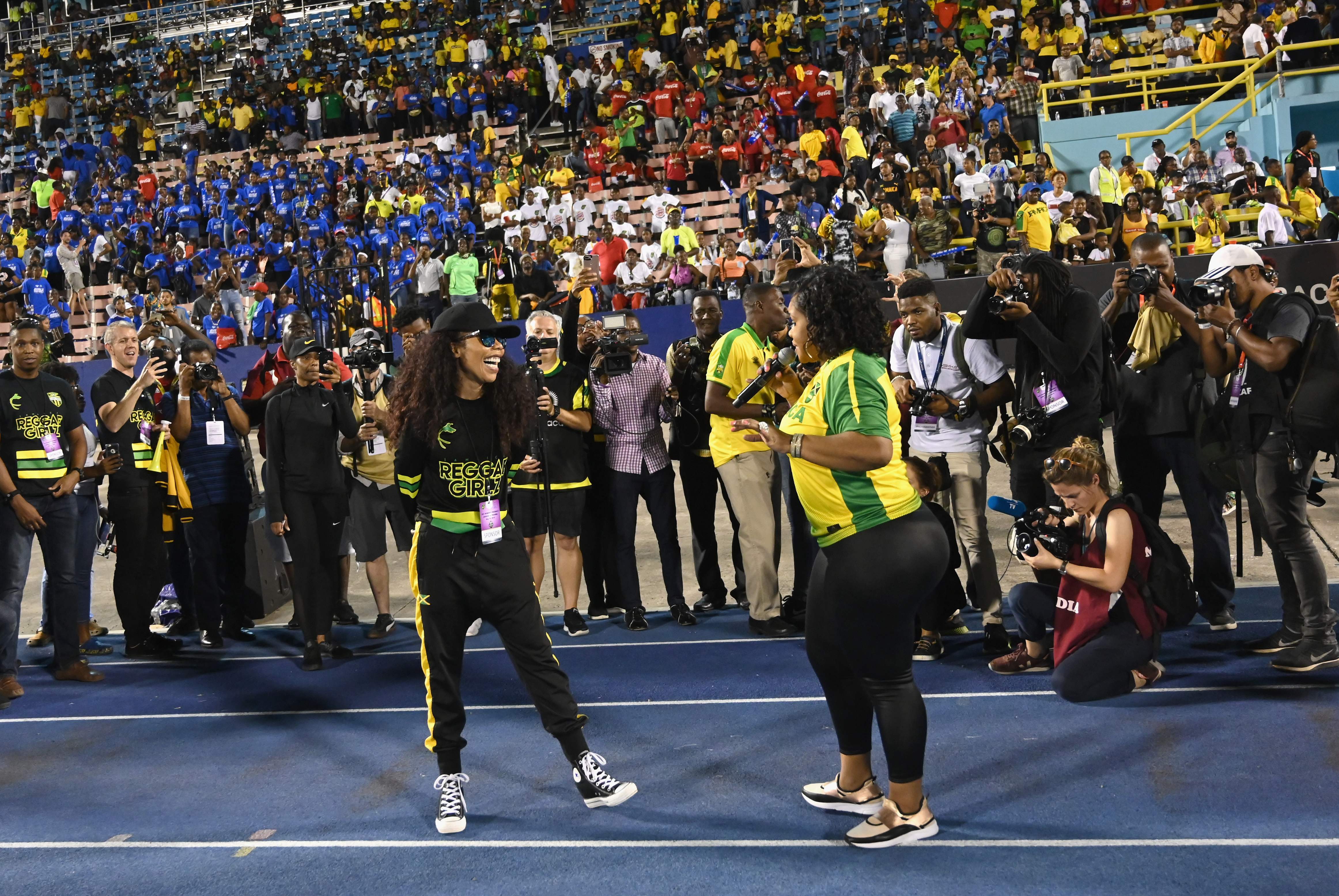 Cedella Marley en el juego entre Jamaica y Panamá, rumbo al Mundial de Francia 2019. (Foto Prensa Libre: AFP)