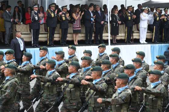 El desfile inició en el monumento a Juan Pablo II en la zona 13 y culminó en el Campo de Marte, zona 5. Foto Prensa Libre: Esbin García