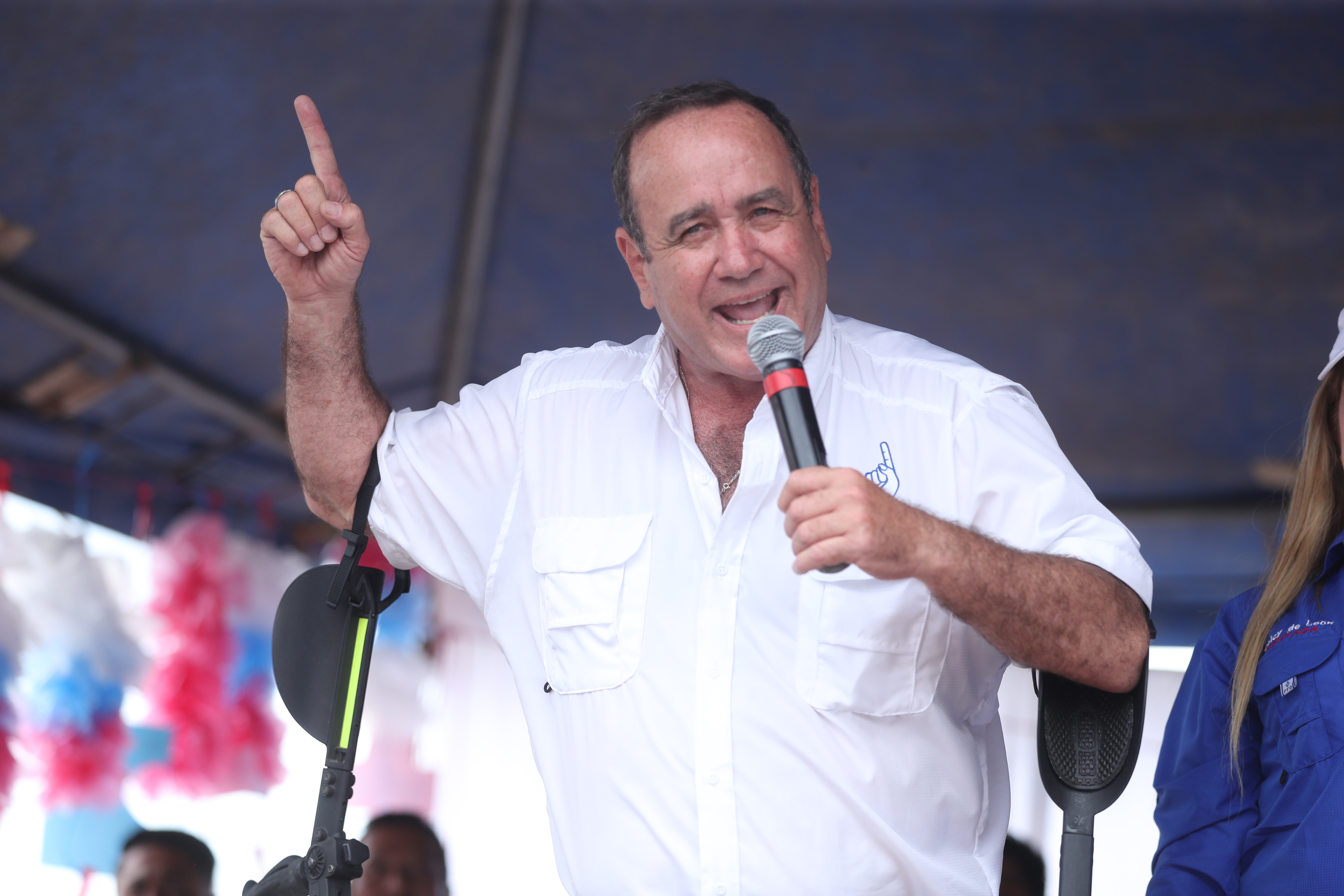 Durante su discurso el presidenciable de Vamos, Alejandro Giammattei, afirmó que cerrará la SAAS (Foto Prensa Libre: Esbin García)