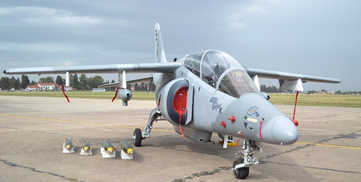 El avión IA-63 Pampa. (Foto Prensa Libre: Zona Militar).