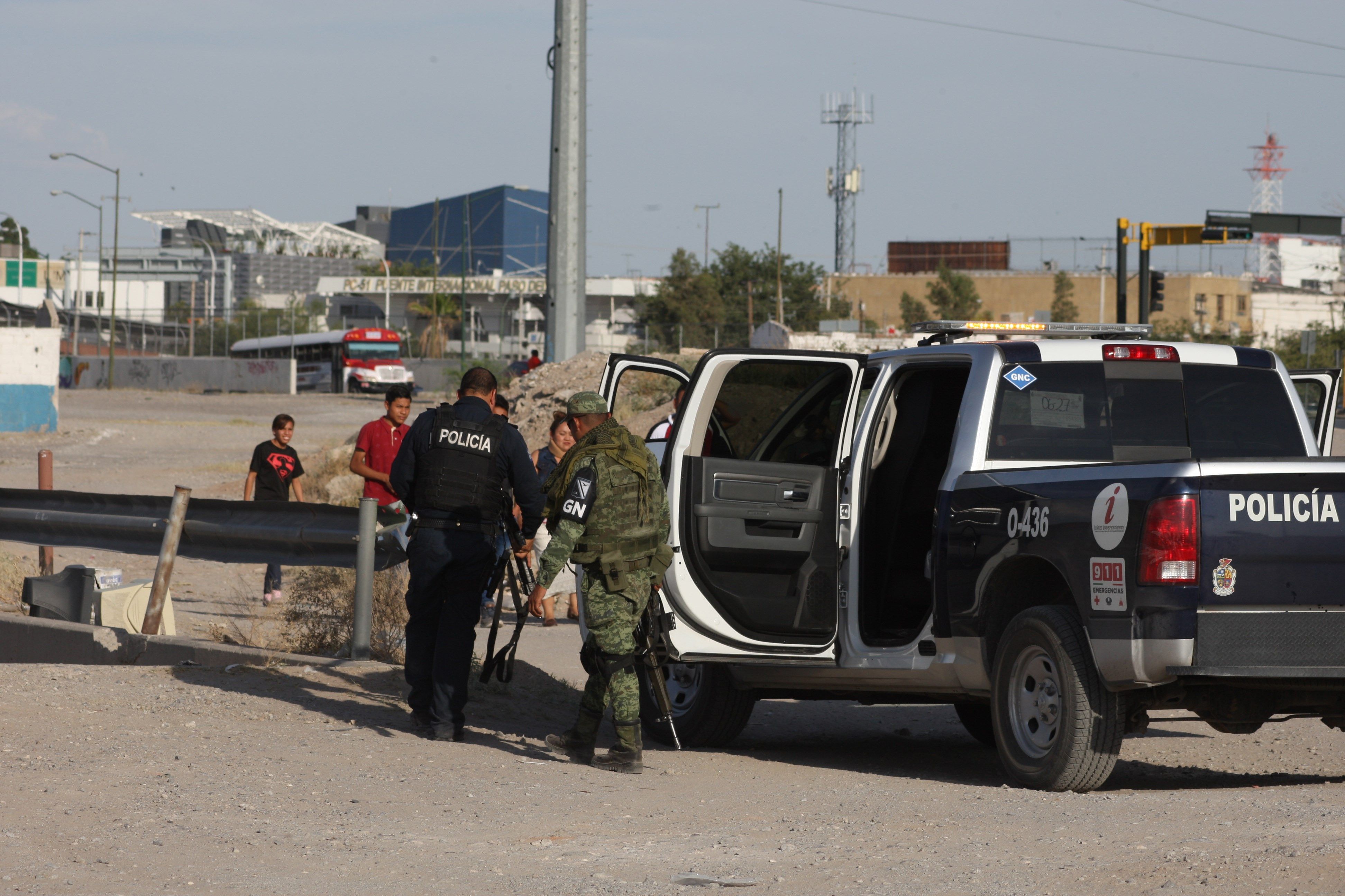 Aunque AMLO ha asegurado que la Guardia Nacional no hará "trabajos de migración", los desplazados se sienten atemorizados. (Foto Prensa Libre: EFE)