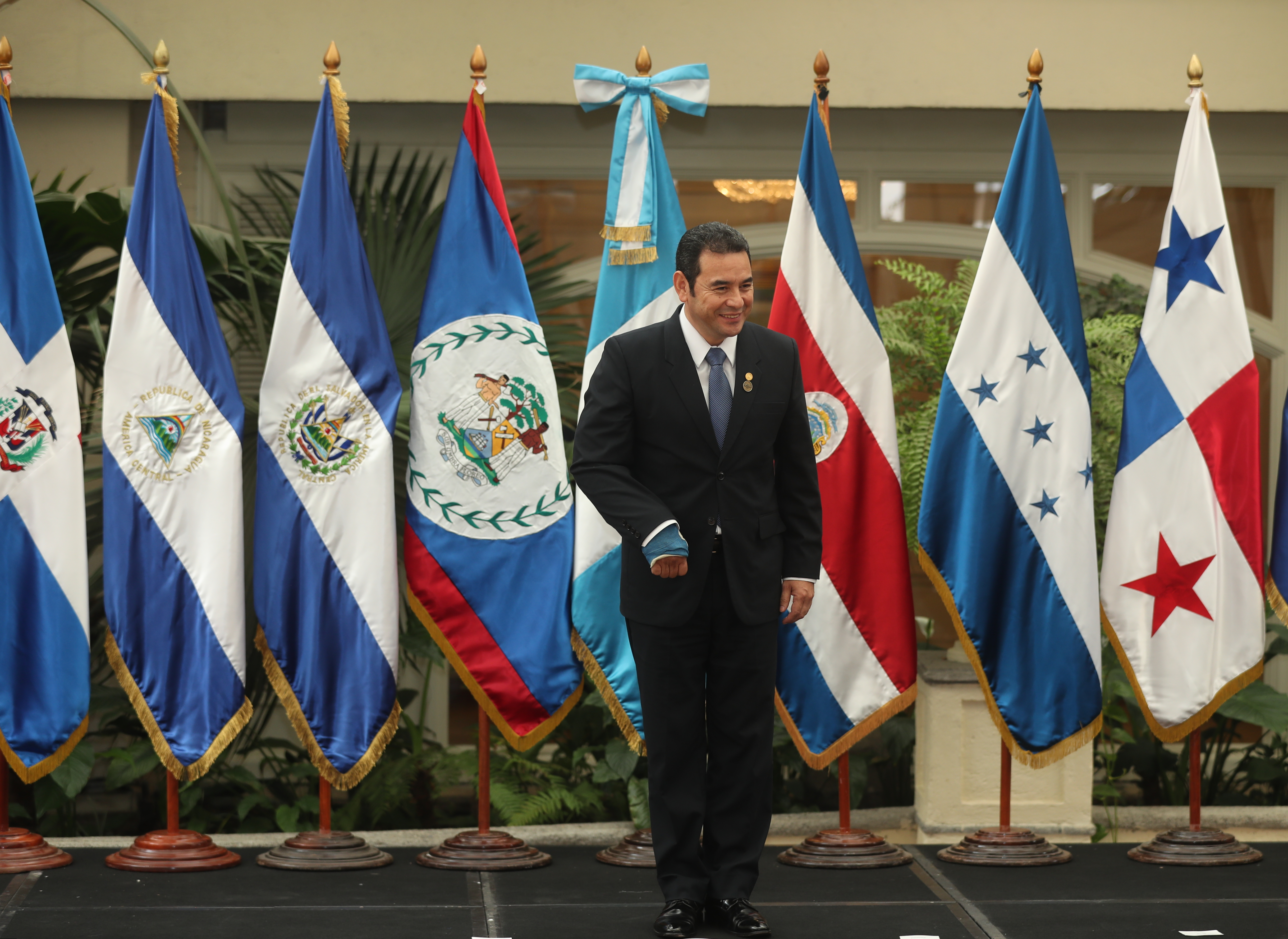 Jimmy Morales, durante su discurso en la Cumbre Empresarial del Sistema de Integración Centroamericana (Sica) aseguró ante un grupo de empresarios que cumplió con sus ejes en materia económica. (Foto Prensa Libre: Esbin García)

