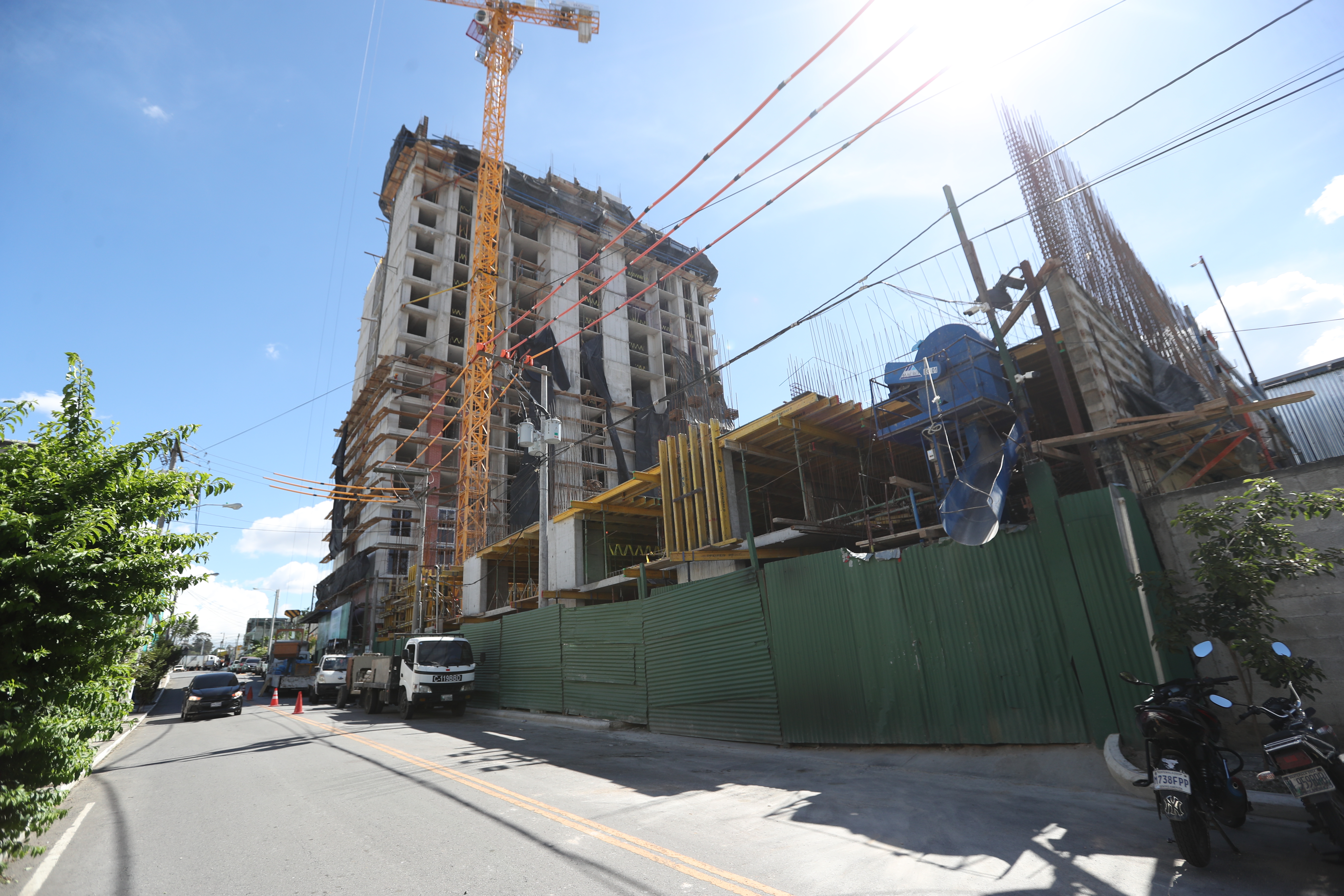 La actividad de construcción sobre todo en vivienda vertical es una de las actividades que durante el primer semestre del año muestra un crecimiento. (Foto Prensa Libre: Érick Ávila)