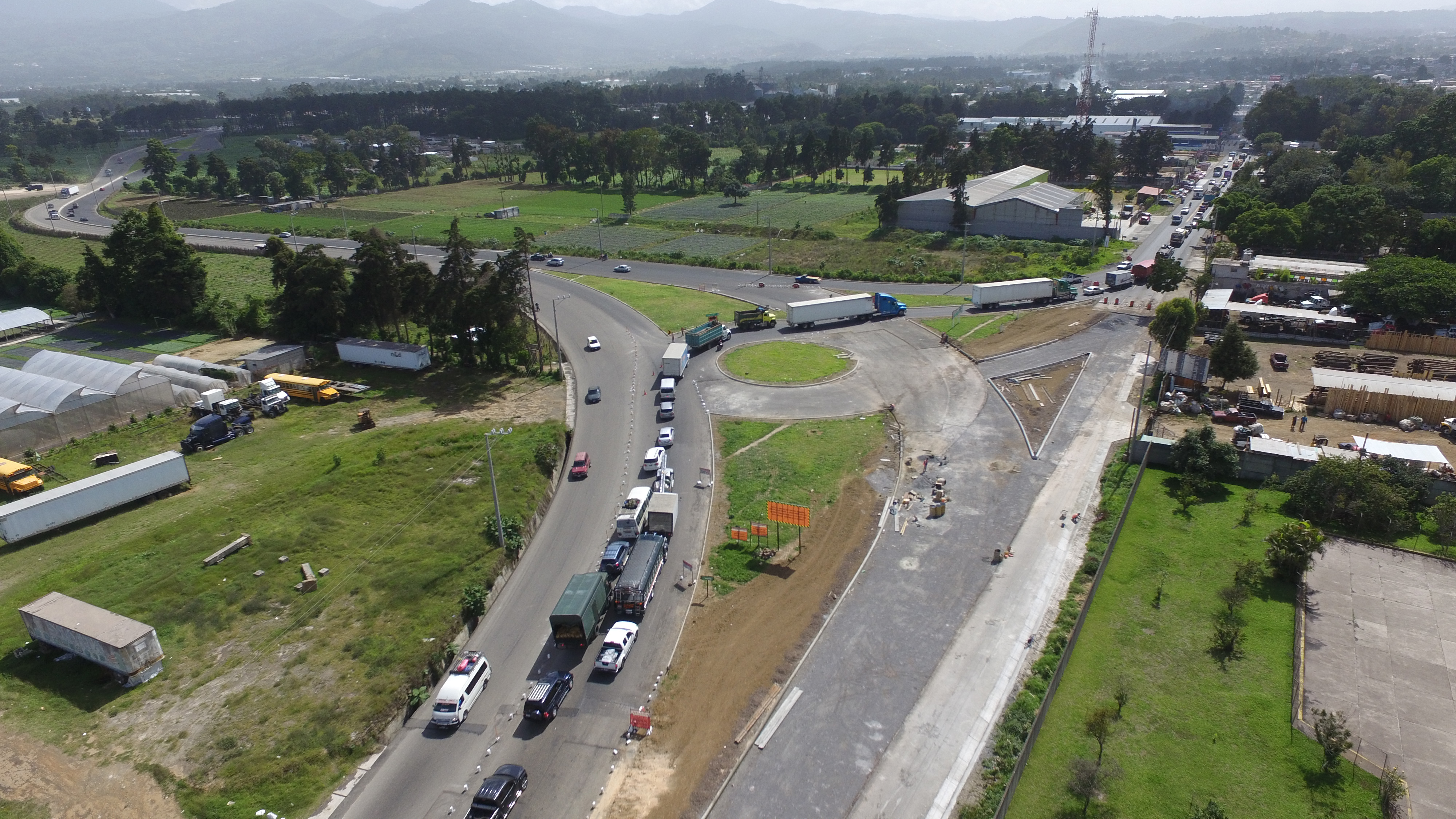 La infraestructura vial será uno de los ejes donde los partidos que van al bolate realizarán modificaciones en las asignaciones presupuestarias para 2020. (Foto Prensa Libre: Hemeroteca) 