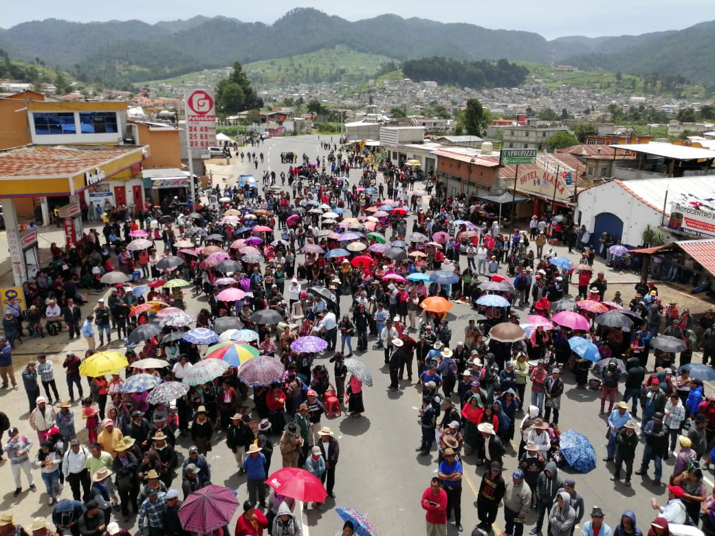 Vecinos pidieron al Gobierno la presencia de fuerzas combinadas en el lugar del conflicto. (Foto Prensa Libre: María Longo) 