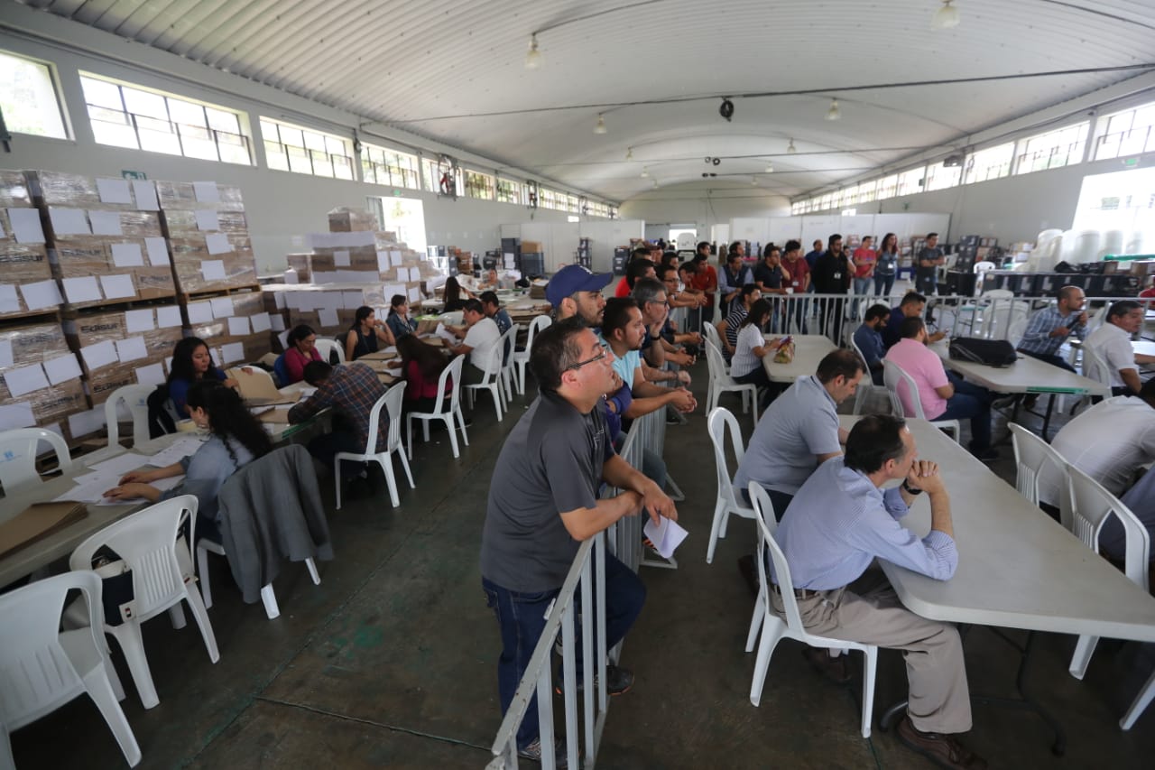 Reunión de fiscales de partidos políticos y el TSE. (Foto Prensa Libre: Érick Ávila)