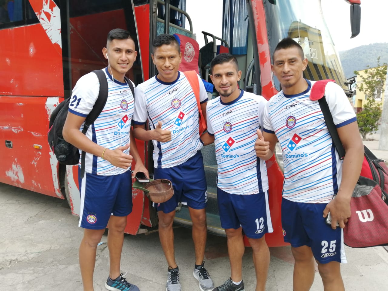 José Carlos García, Jorge Ortiz, Wilson Godoy y Juan Yax listos para afrontar una semana exigente de trabajos. (Foto Prensa Libre: Raúl Juárez)