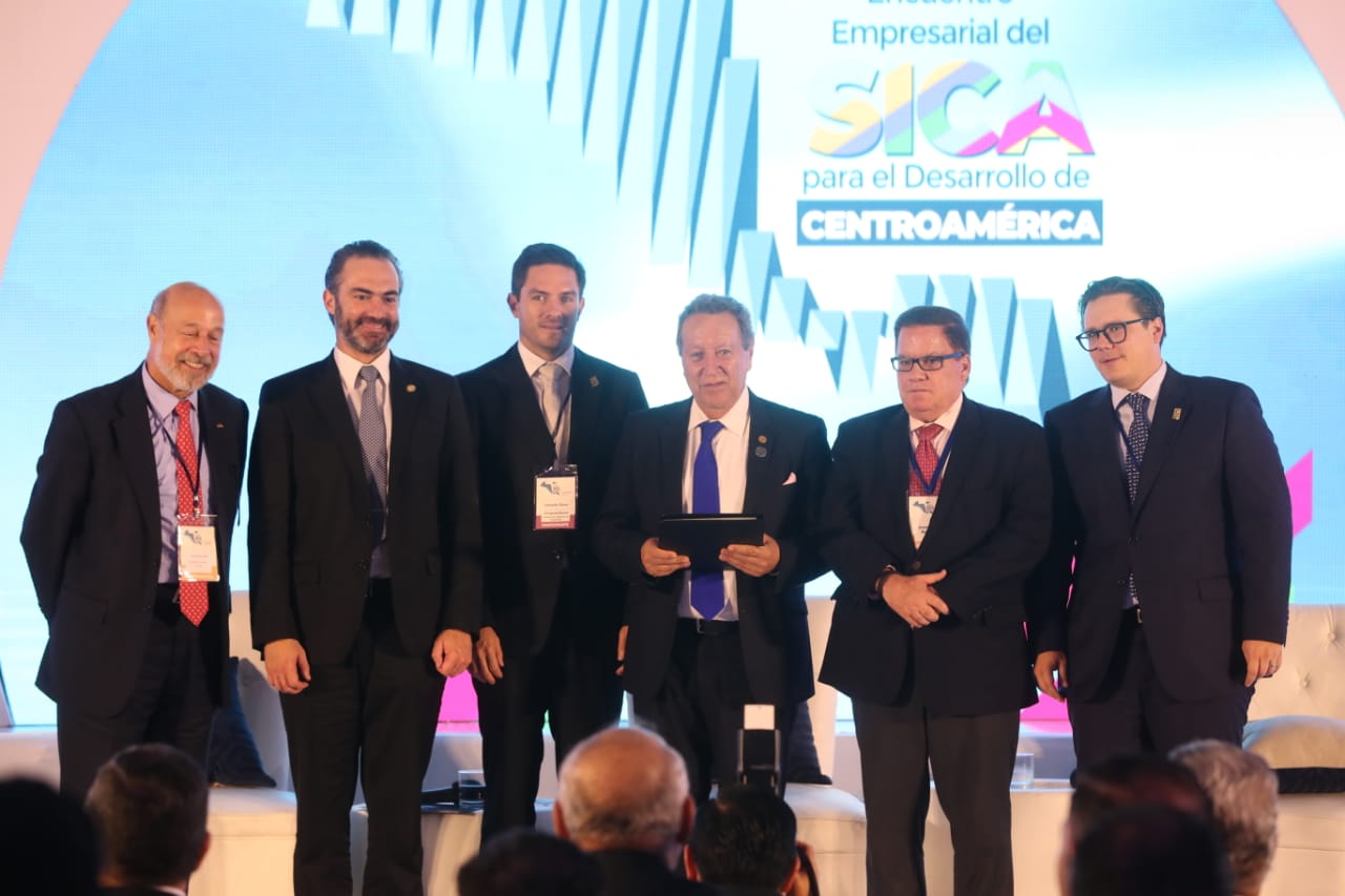 Empresarios de Centroamérica presentaron recomendaciones a los presidentes para la facilitación del comercio en la región. (Foto Prensa Libre: Esbin García)