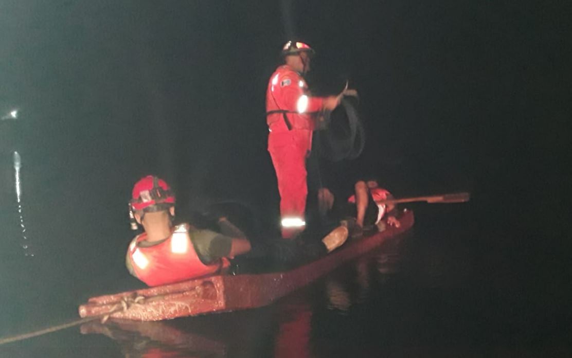 Socorristas continuaban la búsqueda este lunes por la noche. (Foto: Bomberos Voluntarios)