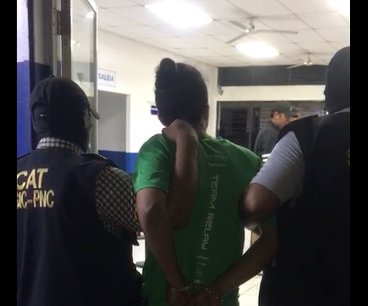 El detenido estaba en la lista de los más buscados de El Salvador. (Foto Prensa Libre: PNC)