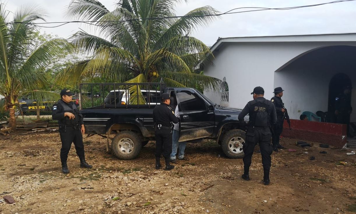 Los operativos son llevados a cabo en Petén y Alta Verapaz. (Foto Prensa Libre: PNC)