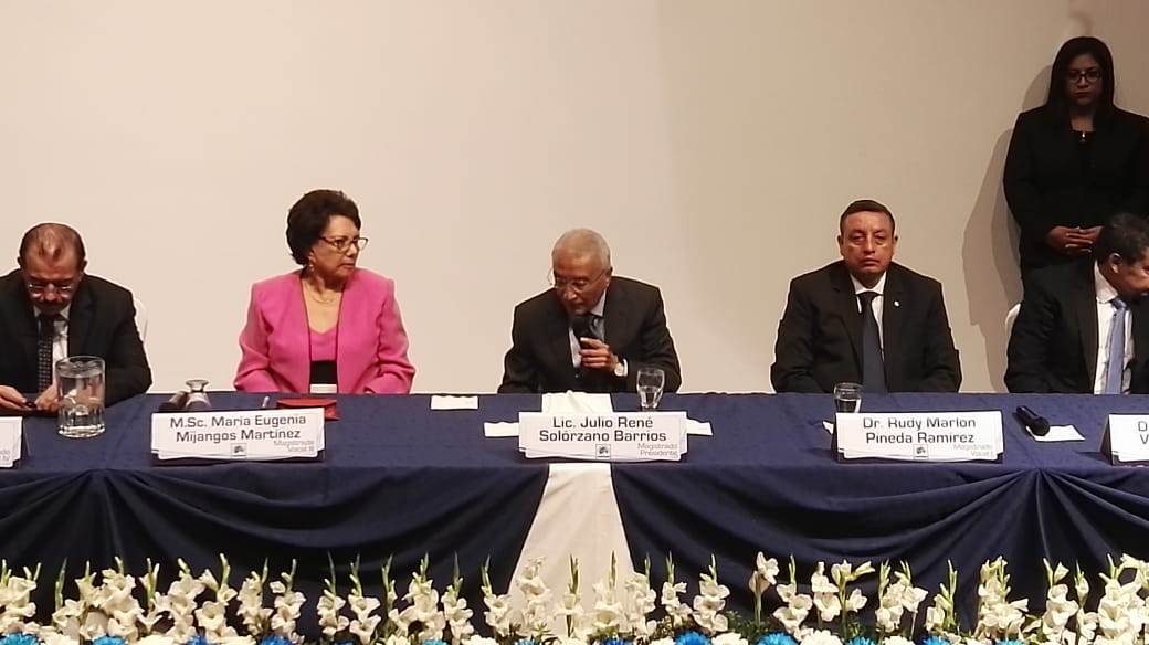 Los magistrados del TSE en su última conferencia de prensa previó al comienzo del proceso electoral. (Foto Prensa Libre: Manuel Hernández)