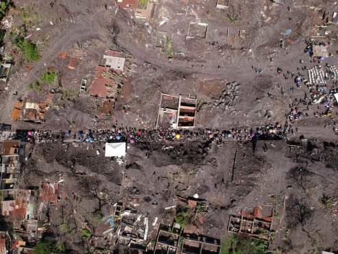 El dolor se mezcla con la tristeza durante la marcha.  Foto Prensa Libre: Carlos Hernández