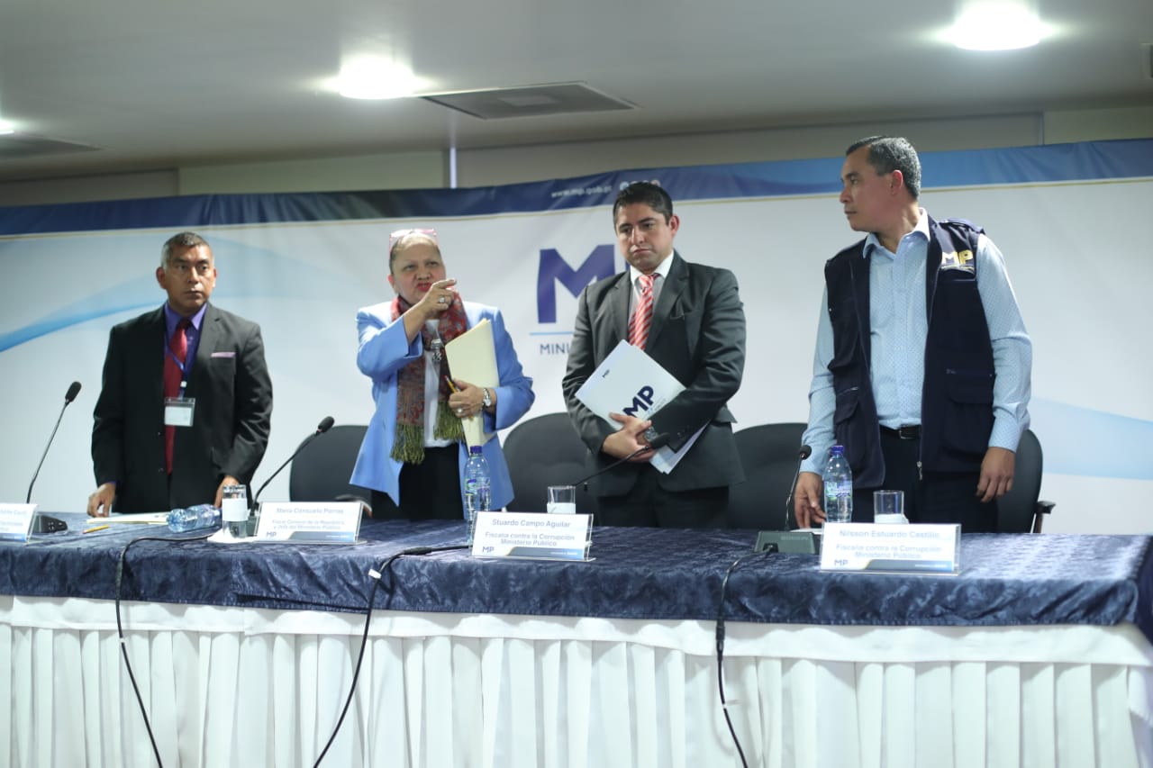 La fiscal General, María Consuelo Porras, junto con los fiscales José Curruchiche, Stuardo Campo y Nilson Castillo. (Foto Prensa Libre: Érick Ávila)