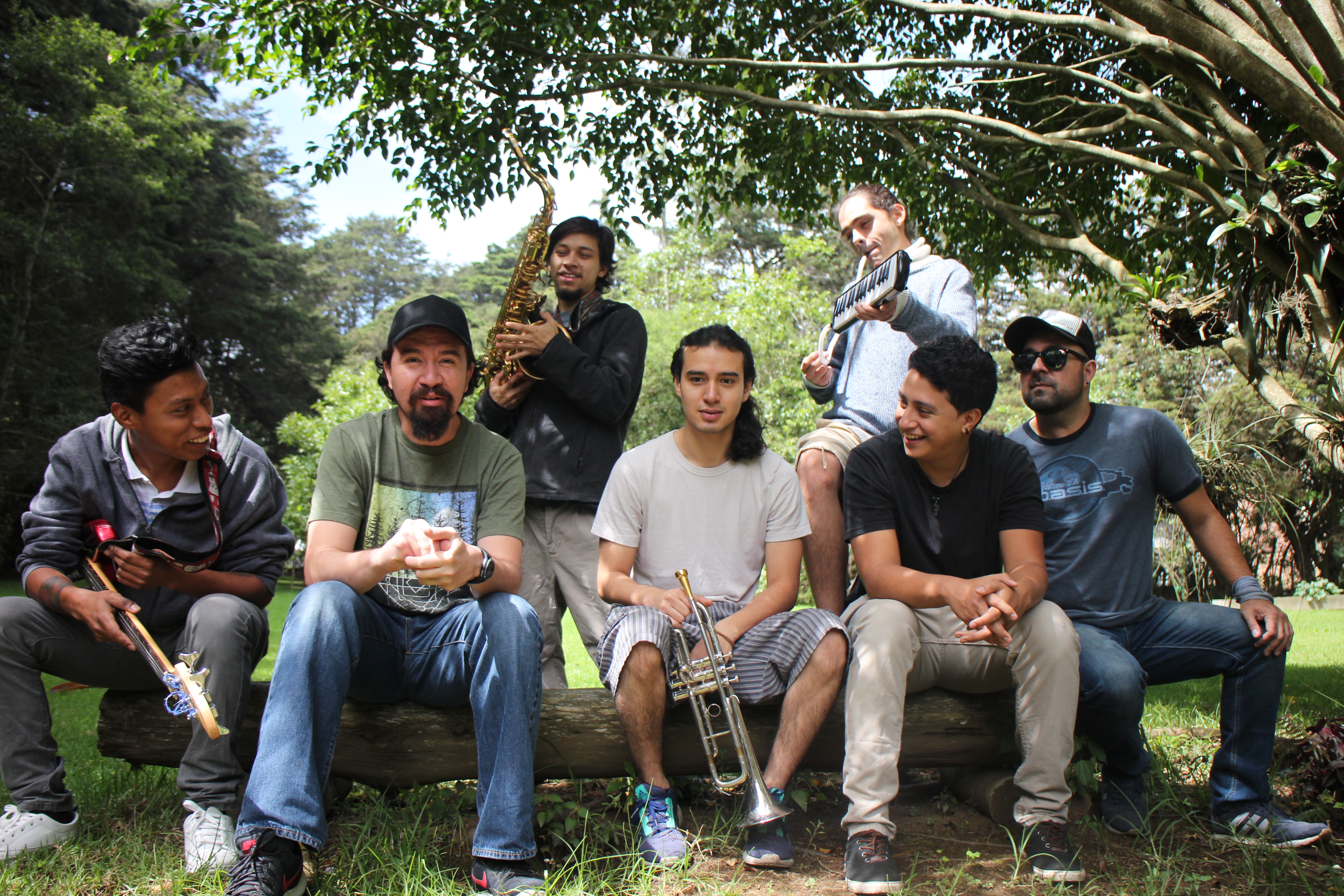 Integrantes de Gud Yeye: Gary Rodríguez (bajo y voz), Estuardo Alvarado (voz y guitarra), Raúl Zúñiga (saxofón), Joaquín Medina (trompeta), Luis Pedro Flores  (teclado), Diego Salazar (guitarra) y Roger Marroquín (batería). (Foto Prensa Libre: Silvia Rada / Unity Sounds).