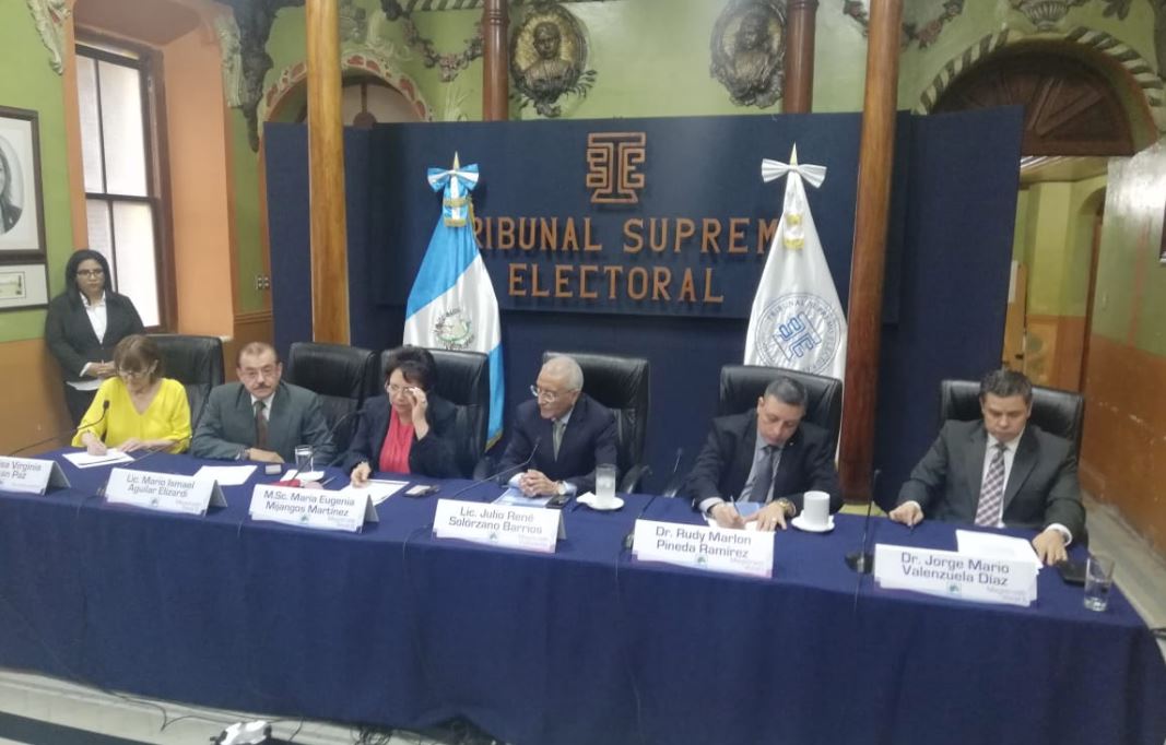 Los magistrados del Tribunal Supremo Electoral llamaron a la calma. (Foto Prensa Libre: Juan Diego González)