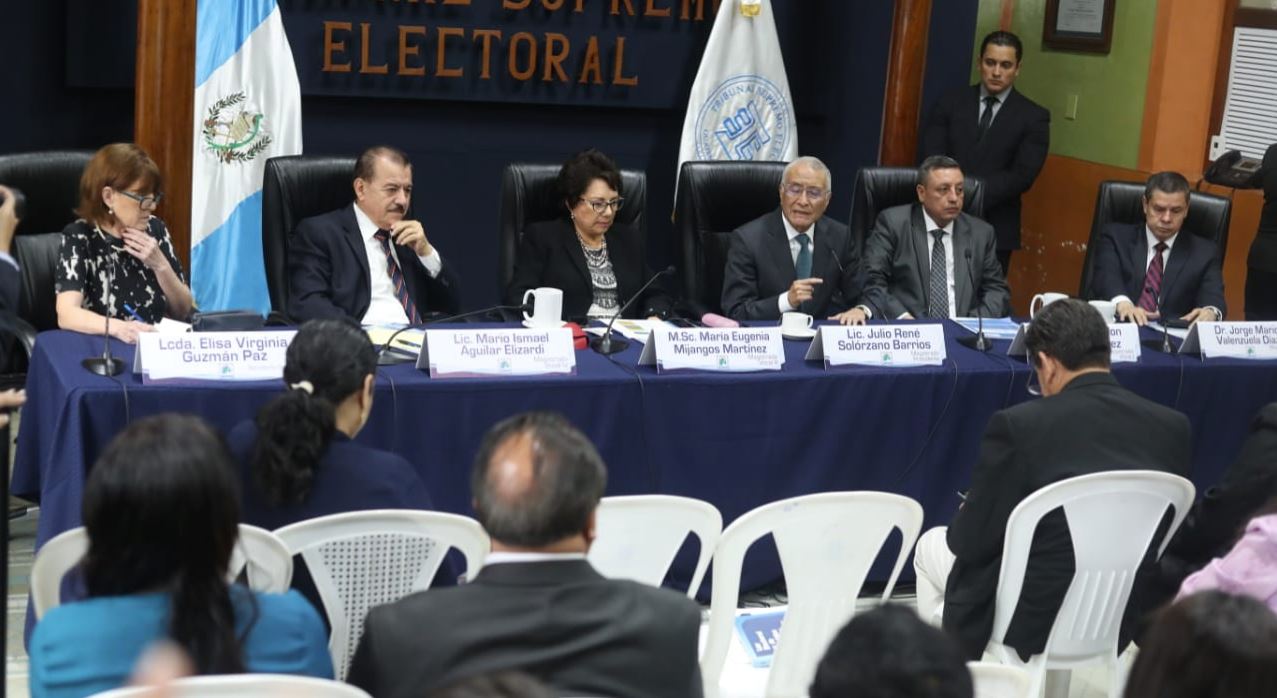 Los magistrados del TSE avanzan en la entrega de resultados oficiales. (Foto Prensa Libre: Esbin García)
