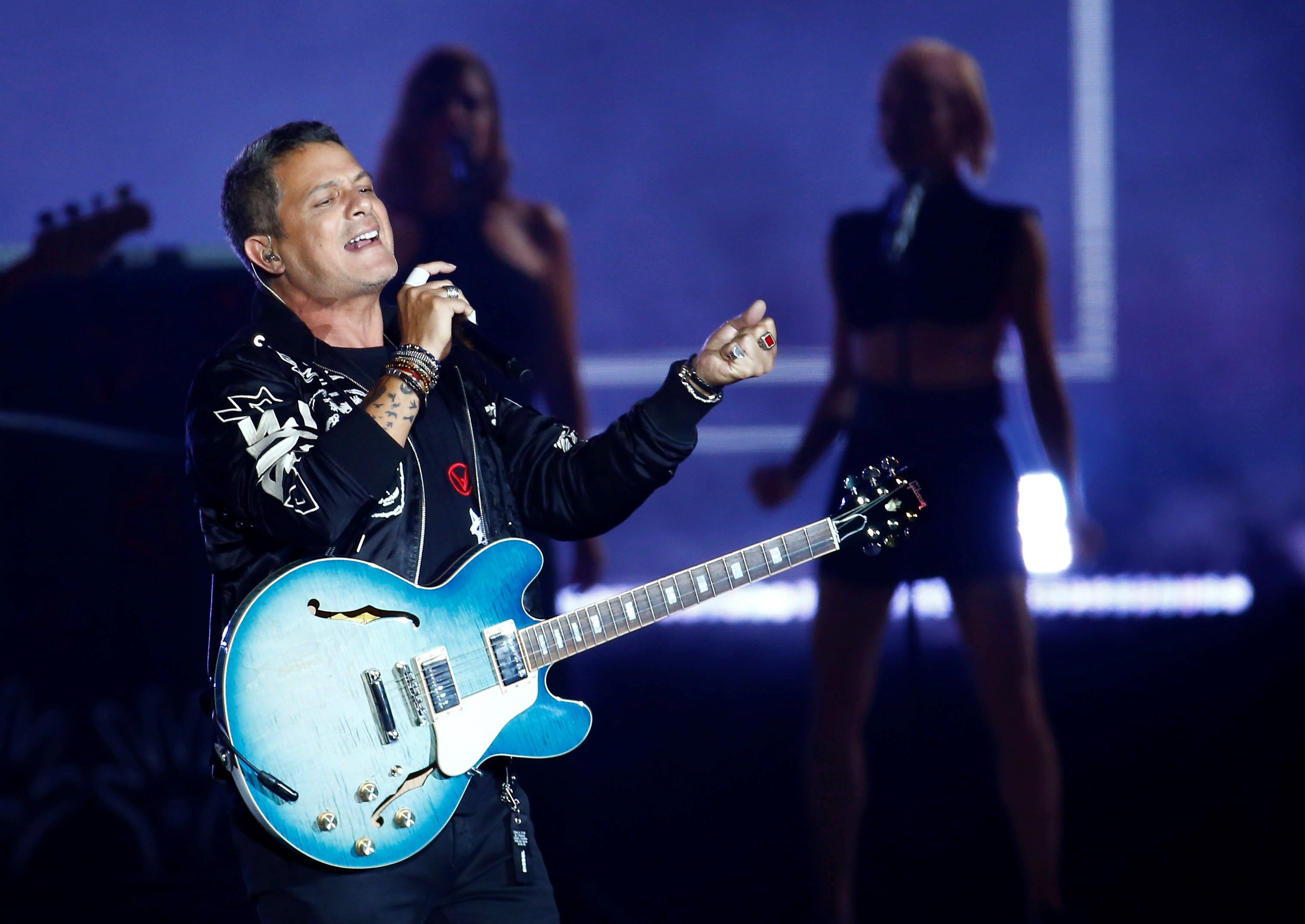 El cantante español Alejandro Sanz en el concierto que dio el 8 de junio en Barcelona, España. (Foto Prensa Libre: EFE).