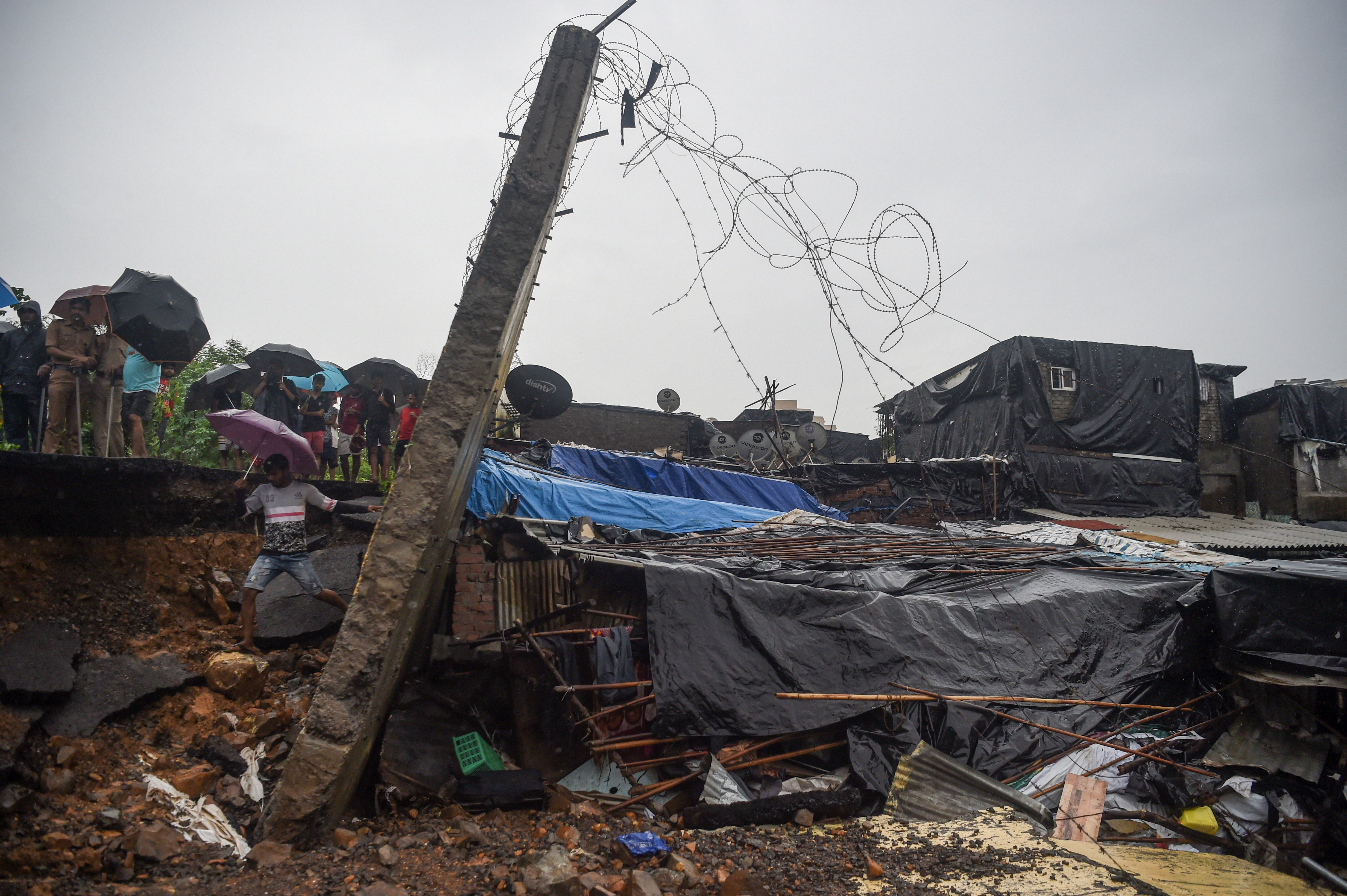 Muerte y desolación causaron las lluvias este martes en India. (Foto Prensa Libre: AFP) 